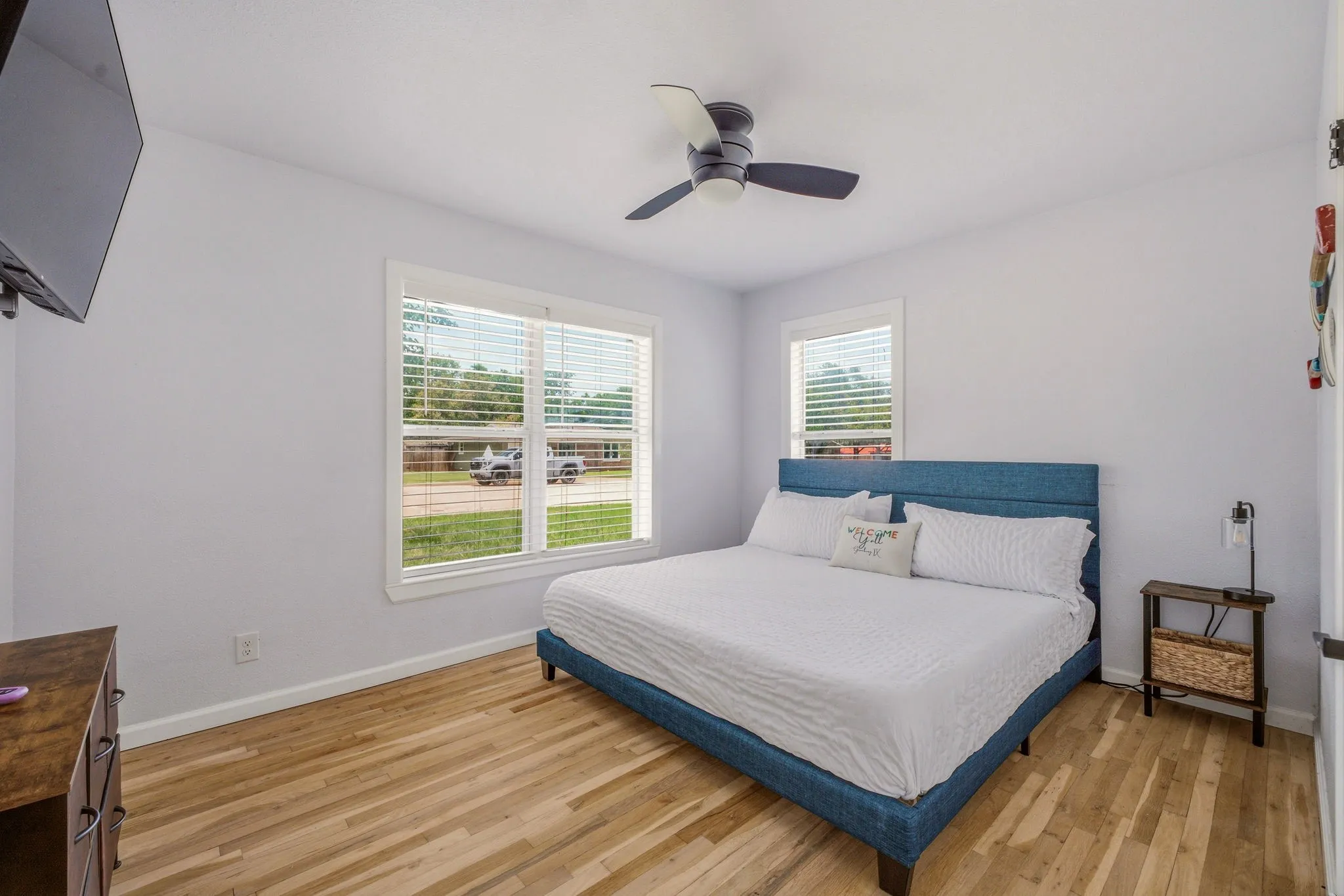 Single Family Residence For Sale in Hood County , 613 Crestview Drive, Granbury, Texas 76048, 2 Bedrooms, 1 Bathroom, 1 Garage spaces, 1,036 Sqft, built in 1955, Price $230,000, mls#21307061, Real Estate Agent in Granbury, Homes For Sale in Hood county, Homes For Sale in Granbury, Realtor in Granbury Texas, Real Estate Brokerage Independent Realty Texas, Luminita Cordes Realtor