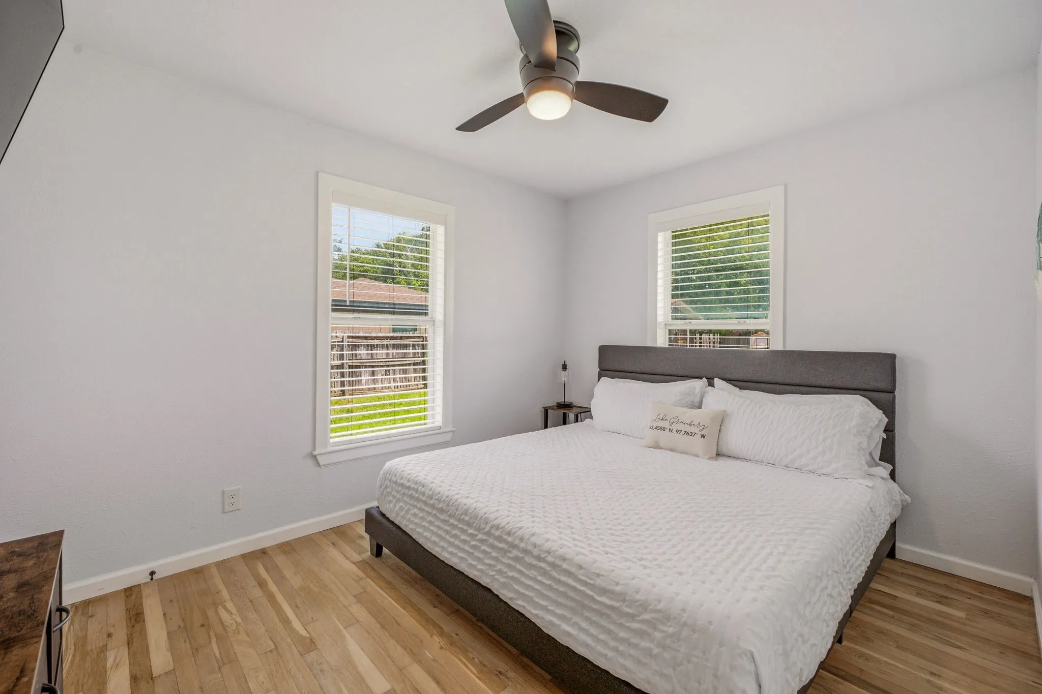 Single Family Residence For Sale in Hood County , 613 Crestview Drive, Granbury, Texas 76048, 2 Bedrooms, 1 Bathroom, 1 Garage spaces, 1,036 Sqft, built in 1955, Price $230,000, mls#21307061, Real Estate Agent in Granbury, Homes For Sale in Hood county, Homes For Sale in Granbury, Realtor in Granbury Texas, Real Estate Brokerage Independent Realty Texas, Luminita Cordes Realtor