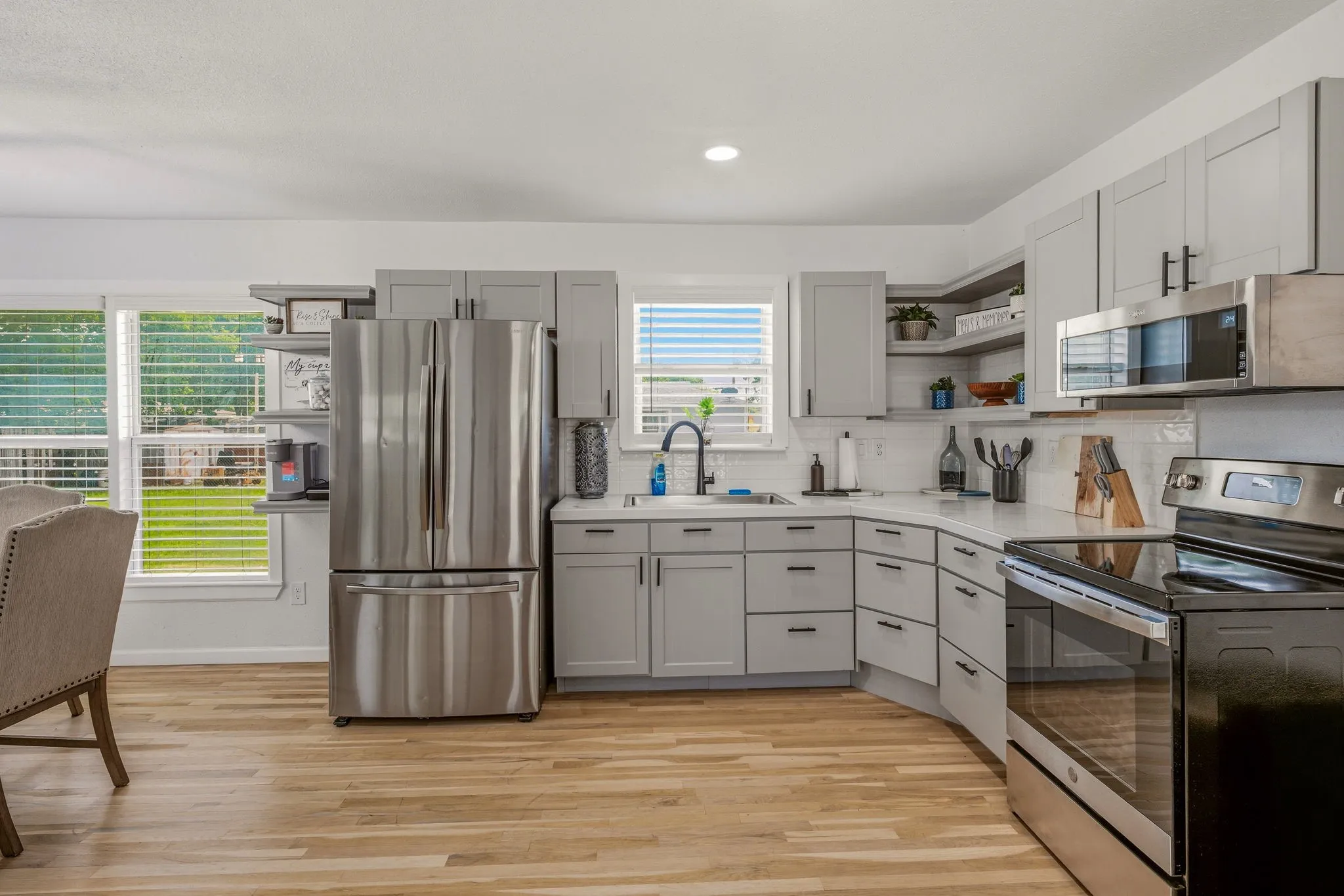 Single Family Residence For Sale in Hood County , 613 Crestview Drive, Granbury, Texas 76048, 2 Bedrooms, 1 Bathroom, 1 Garage spaces, 1,036 Sqft, built in 1955, Price $230,000, mls#21307061, Real Estate Agent in Granbury, Homes For Sale in Hood county, Homes For Sale in Granbury, Realtor in Granbury Texas, Real Estate Brokerage Independent Realty Texas, Luminita Cordes Realtor