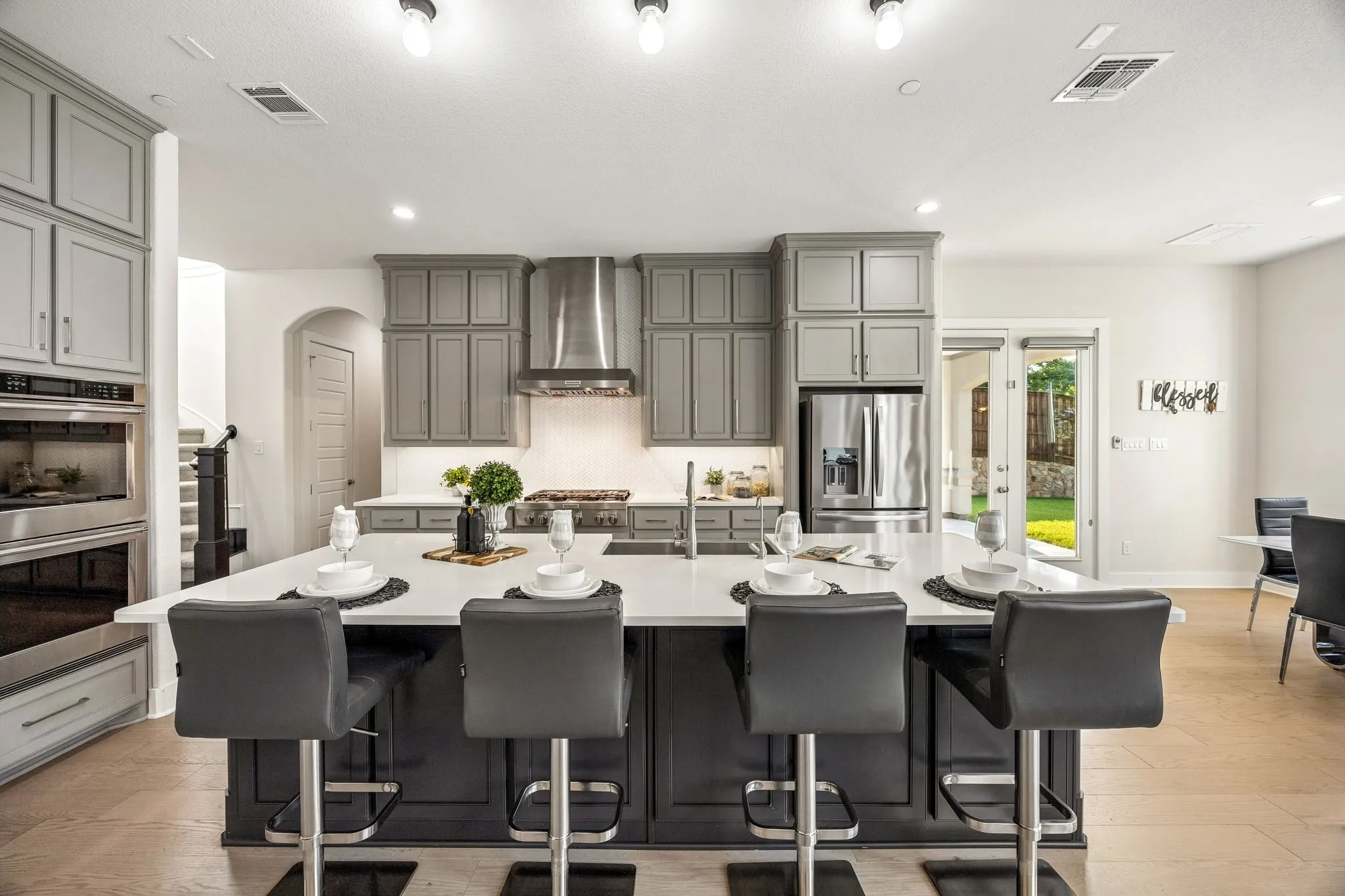 Single Family Residence For Sale in Tarrant County , 804 Jamestown Lane, Southlake, Texas 76092, 6 Bedroom, 7 Bathroom, 3 Garage spaces, 5,963 Sqft, built in 2022, mls#21307162, Real Estate Agent in Southlake, Homes For Sale in Tarrant county, Homes For Sale in Southlake, Realtor in Southlake Texas, Real Estate Brokerage Independent Realty Texas, Luminita Cordes Realtor