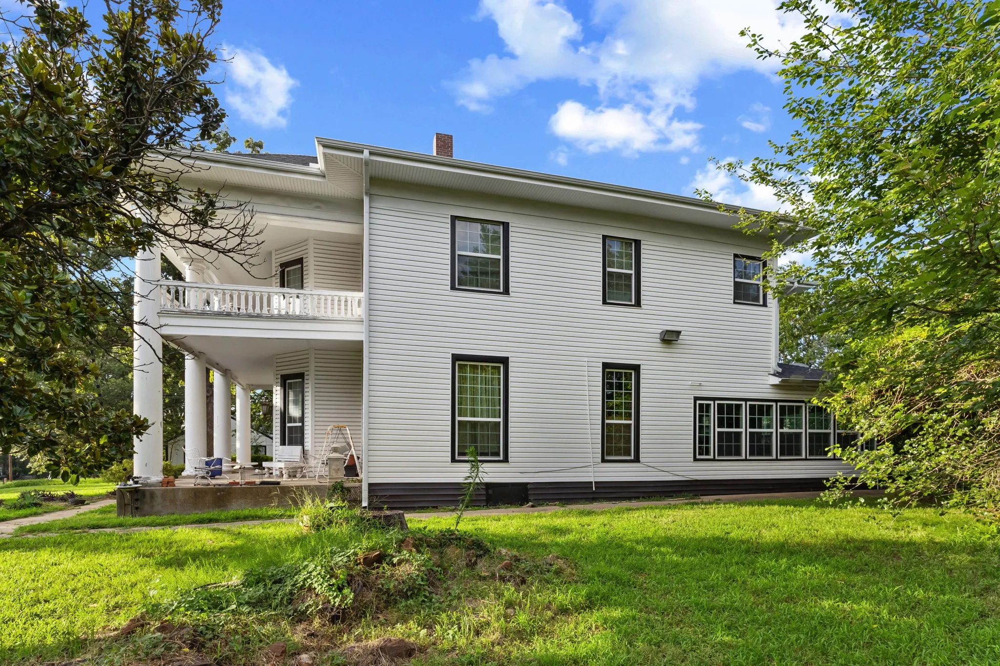 Single Family Residence For Sale in Grayson County , 1114 S Houston Avenue, Denison, Texas 75021, 4 Bedroom, 3 Bathroom, 2 Garage spaces, 2,857 Sqft, built in 1889, mls#21307256, Real Estate Agent in Denison, Homes For Sale in Grayson county, Homes For Sale in Denison, Realtor in Denison Texas, Real Estate Brokerage Independent Realty Texas, Luminita Cordes Realtor