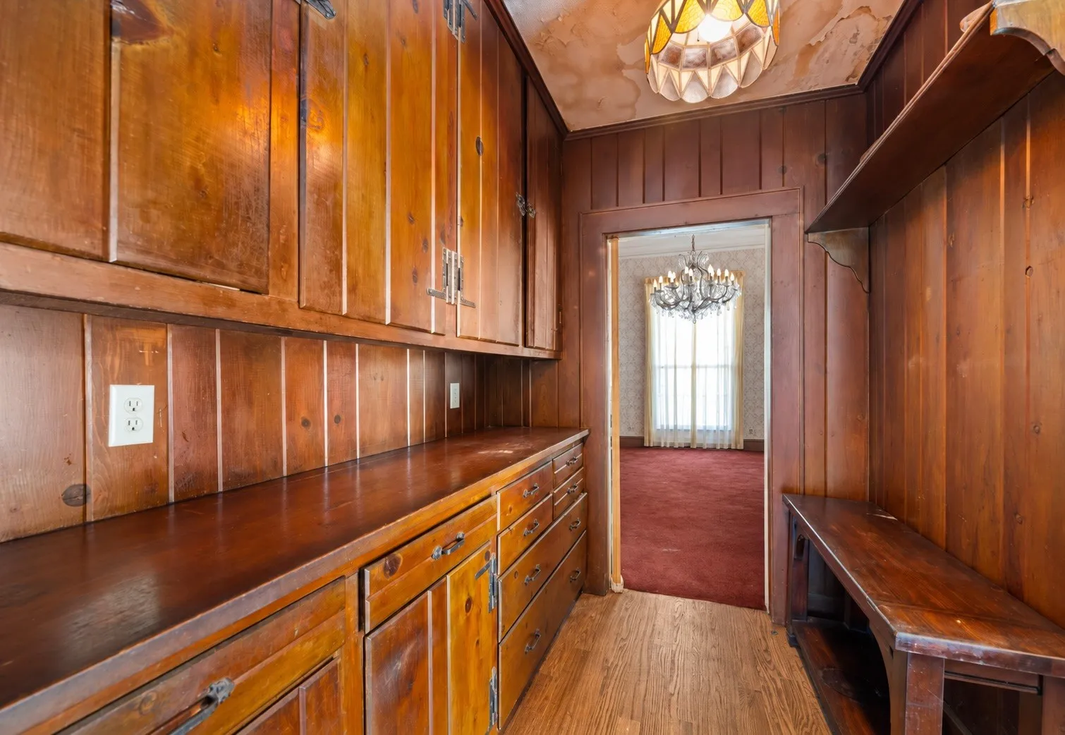 Single Family Residence For Sale in Grayson County , 1114 S Houston Avenue, Denison, Texas 75021, 4 Bedroom, 3 Bathroom, 2 Garage spaces, 2,857 Sqft, built in 1889, mls#21307256, Real Estate Agent in Denison, Homes For Sale in Grayson county, Homes For Sale in Denison, Realtor in Denison Texas, Real Estate Brokerage Independent Realty Texas, Luminita Cordes Realtor