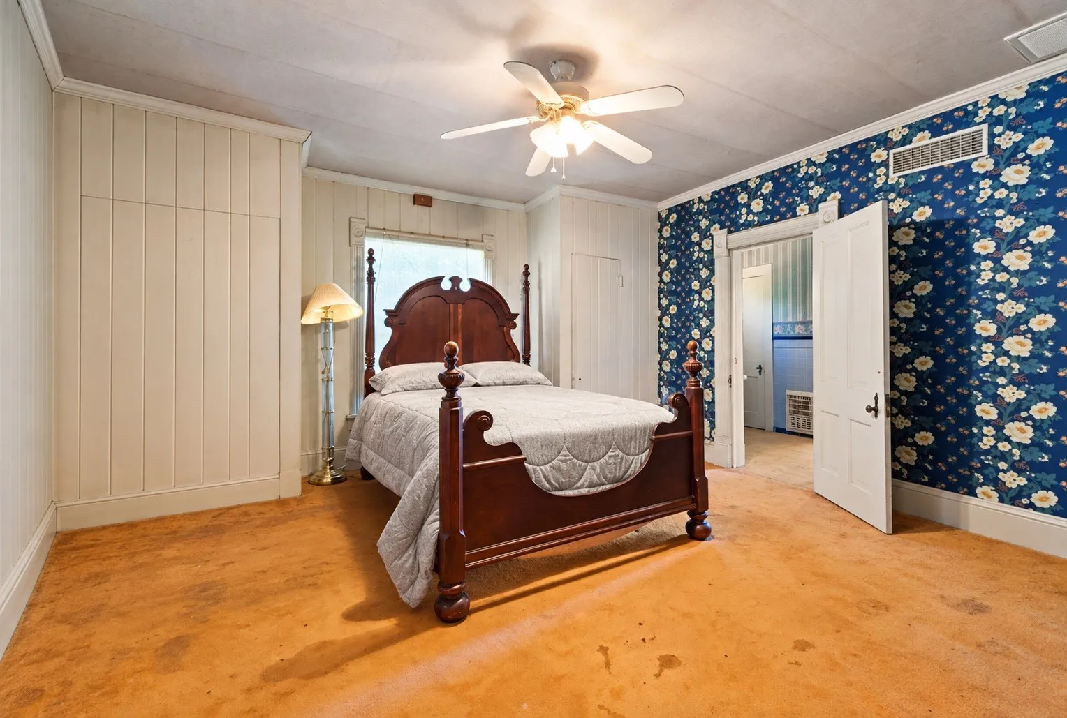 Single Family Residence For Sale in Grayson County , 1114 S Houston Avenue, Denison, Texas 75021, 4 Bedroom, 3 Bathroom, 2 Garage spaces, 2,857 Sqft, built in 1889, mls#21307256, Real Estate Agent in Denison, Homes For Sale in Grayson county, Homes For Sale in Denison, Realtor in Denison Texas, Real Estate Brokerage Independent Realty Texas, Luminita Cordes Realtor