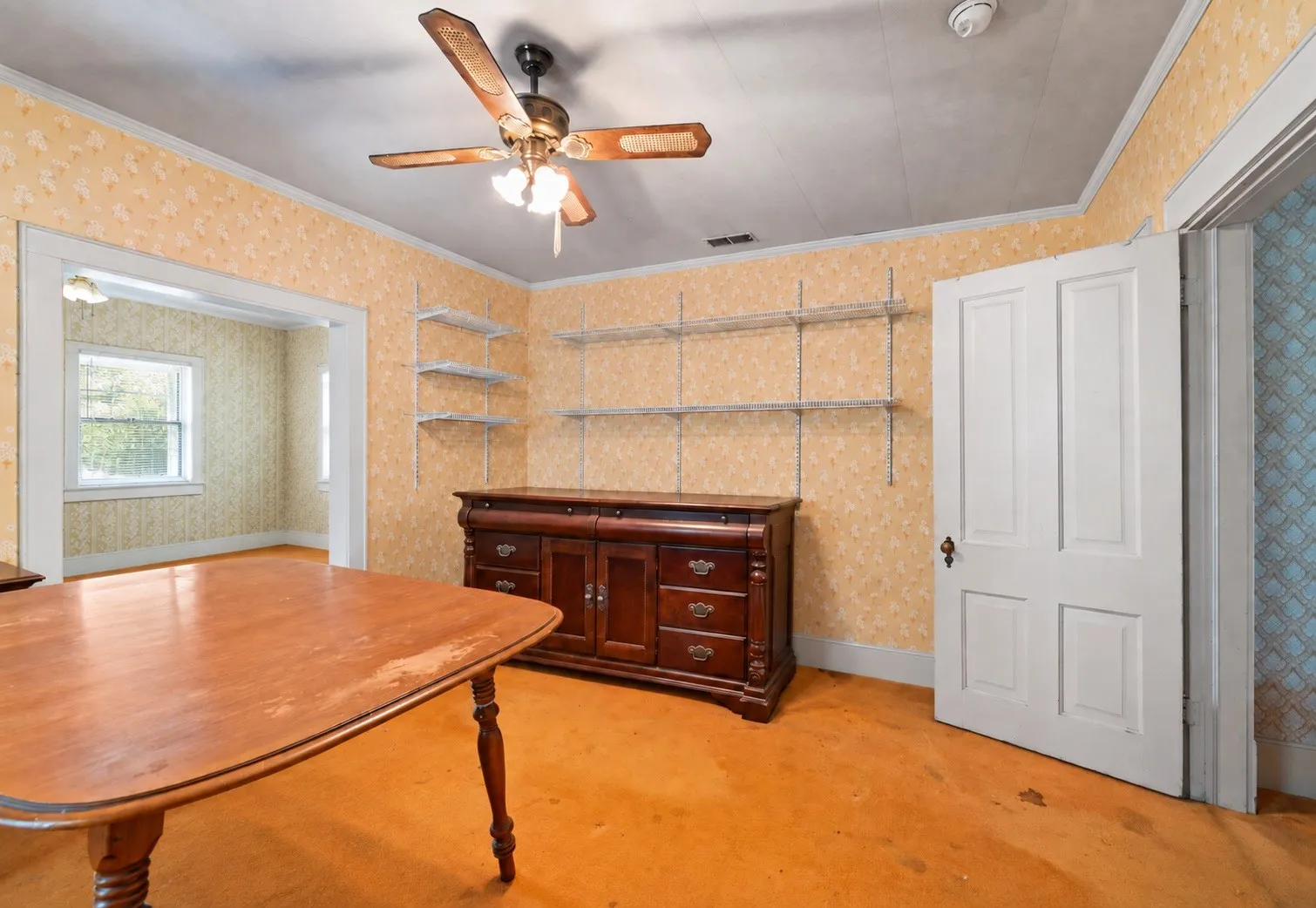 Single Family Residence For Sale in Grayson County , 1114 S Houston Avenue, Denison, Texas 75021, 4 Bedroom, 3 Bathroom, 2 Garage spaces, 2,857 Sqft, built in 1889, mls#21307256, Real Estate Agent in Denison, Homes For Sale in Grayson county, Homes For Sale in Denison, Realtor in Denison Texas, Real Estate Brokerage Independent Realty Texas, Luminita Cordes Realtor