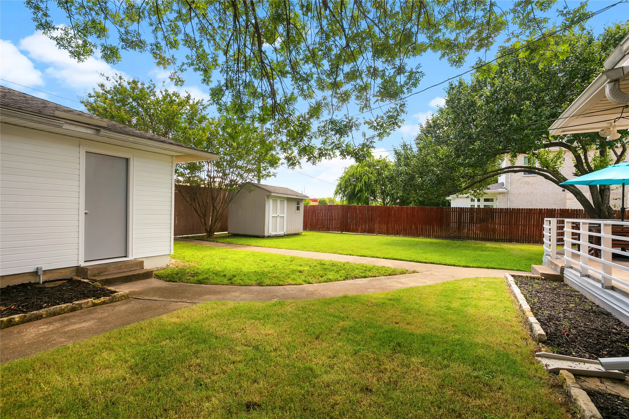 Single Family Residence For Sale in Collin County , 1501 Wysong Drive, Mc Kinney, Texas 75069, 3 Bedroom, 2 Bathroom, 2 Garage spaces, 2,028 Sqft, built in 1975, mls#21301963, Real Estate Agent in Mc Kinney, Homes For Sale in Collin county, Homes For Sale in Mc Kinney, Realtor in Mc Kinney Texas, Real Estate Brokerage Independent Realty Texas, Luminita Cordes Realtor