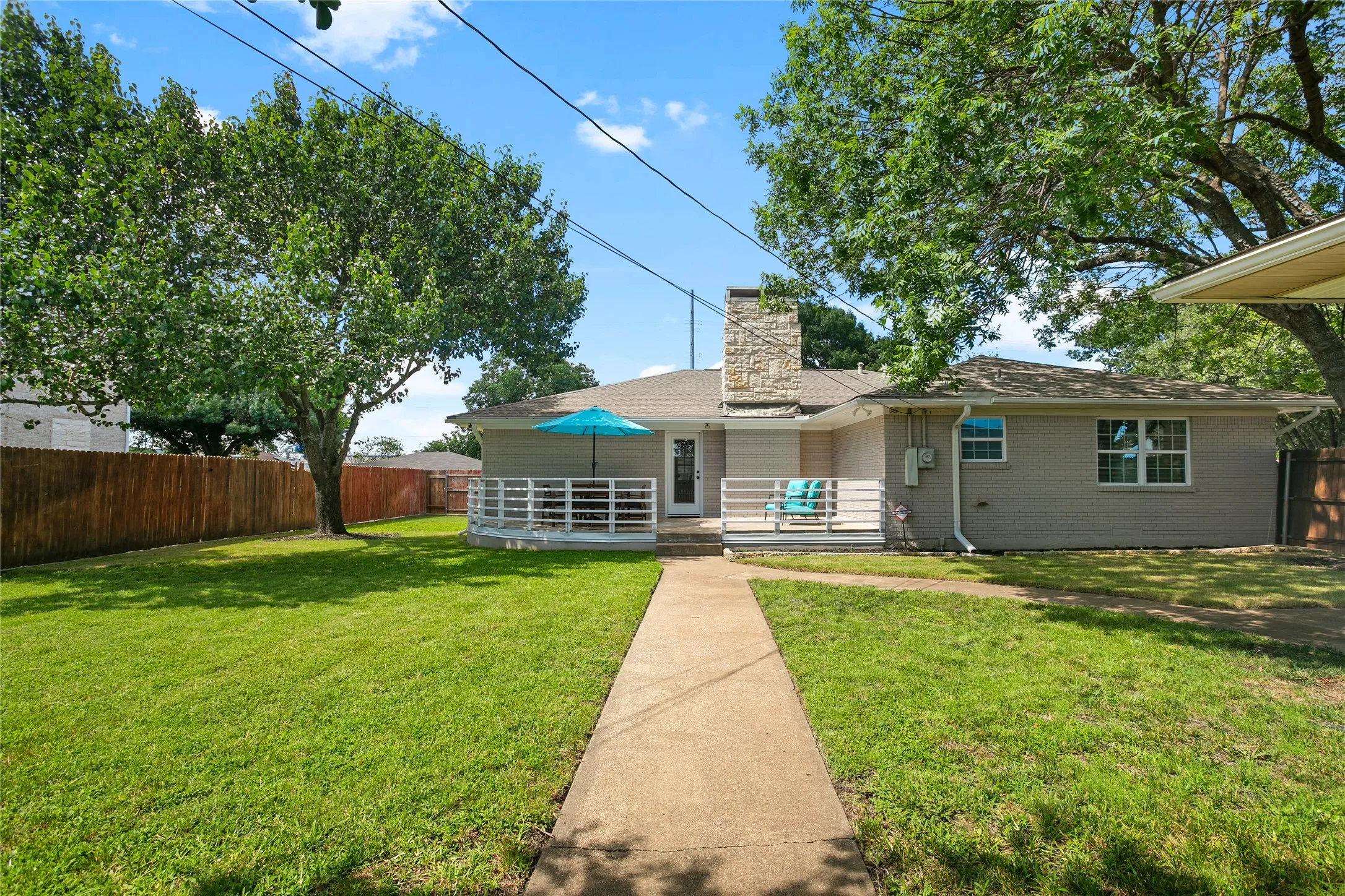 Single Family Residence For Sale in Collin County , 1501 Wysong Drive, Mc Kinney, Texas 75069, 3 Bedroom, 2 Bathroom, 2 Garage spaces, 2,028 Sqft, built in 1975, mls#21301963, Real Estate Agent in Mc Kinney, Homes For Sale in Collin county, Homes For Sale in Mc Kinney, Realtor in Mc Kinney Texas, Real Estate Brokerage Independent Realty Texas, Luminita Cordes Realtor
