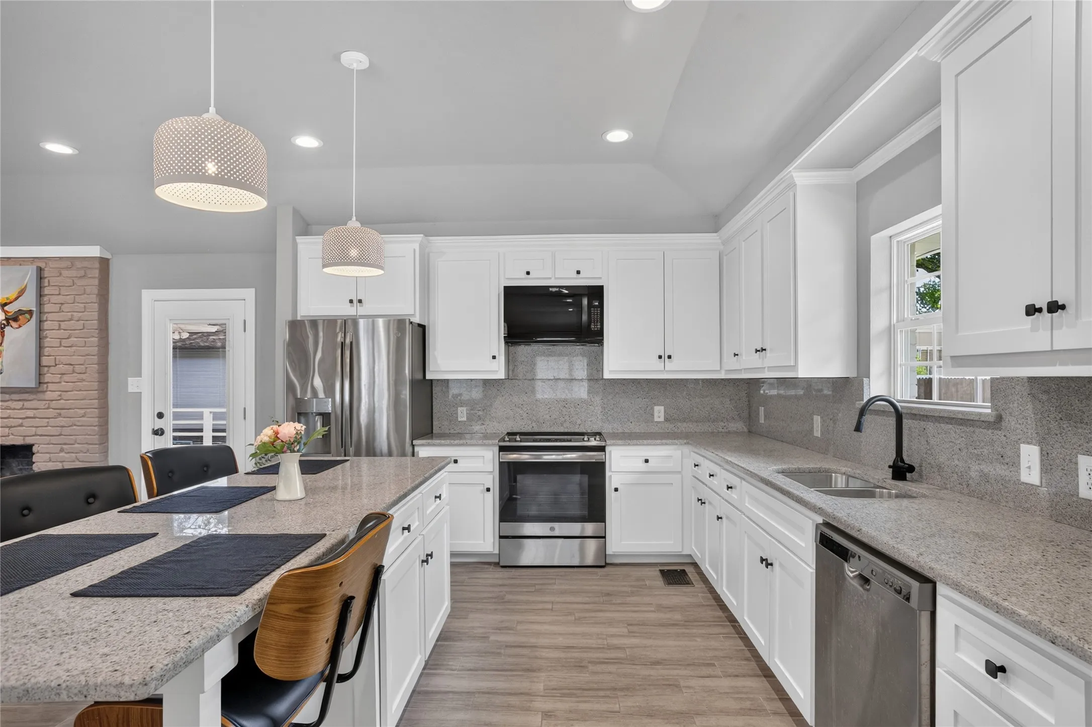 Single Family Residence For Sale in Collin County , 1501 Wysong Drive, Mc Kinney, Texas 75069, 3 Bedroom, 2 Bathroom, 2 Garage spaces, 2,028 Sqft, built in 1975, mls#21301963, Real Estate Agent in Mc Kinney, Homes For Sale in Collin county, Homes For Sale in Mc Kinney, Realtor in Mc Kinney Texas, Real Estate Brokerage Independent Realty Texas, Luminita Cordes Realtor