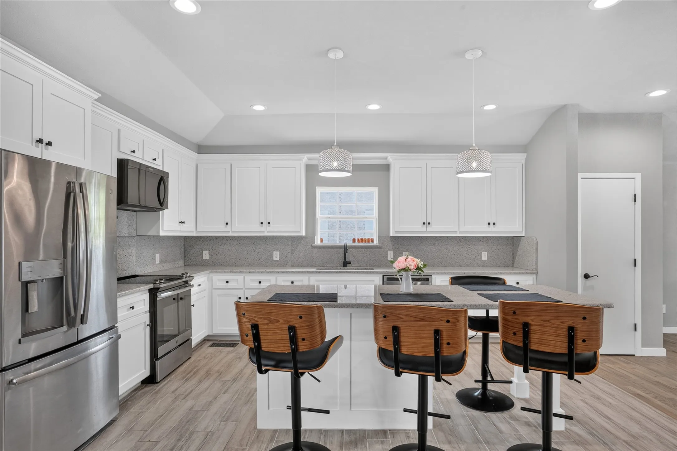 Single Family Residence For Sale in Collin County , 1501 Wysong Drive, Mc Kinney, Texas 75069, 3 Bedroom, 2 Bathroom, 2 Garage spaces, 2,028 Sqft, built in 1975, mls#21301963, Real Estate Agent in Mc Kinney, Homes For Sale in Collin county, Homes For Sale in Mc Kinney, Realtor in Mc Kinney Texas, Real Estate Brokerage Independent Realty Texas, Luminita Cordes Realtor