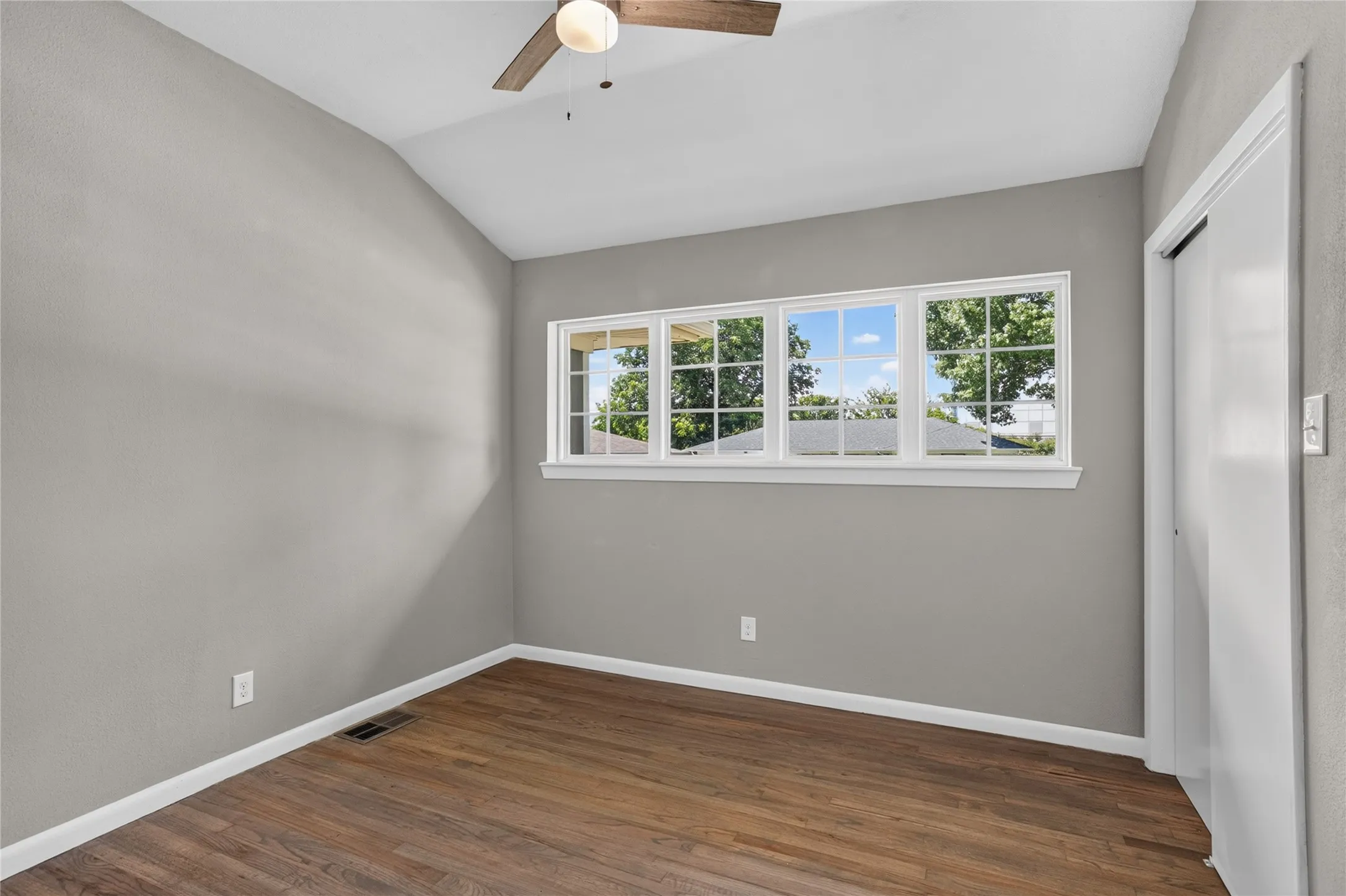 Secondary bedroom