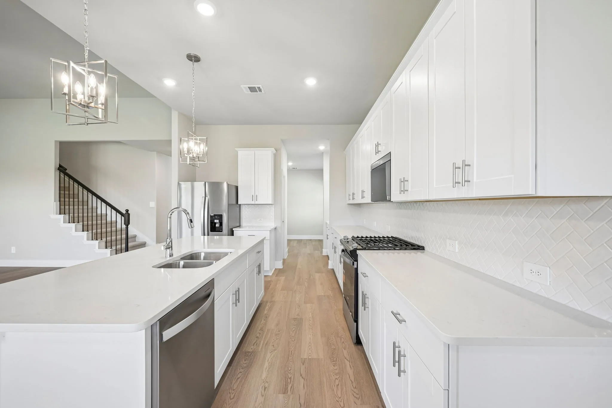  Photo is not of the actual home, but is an inspirational photo of builder’s model home and may depict options, furnishings, and/or decorator features that are not included.
