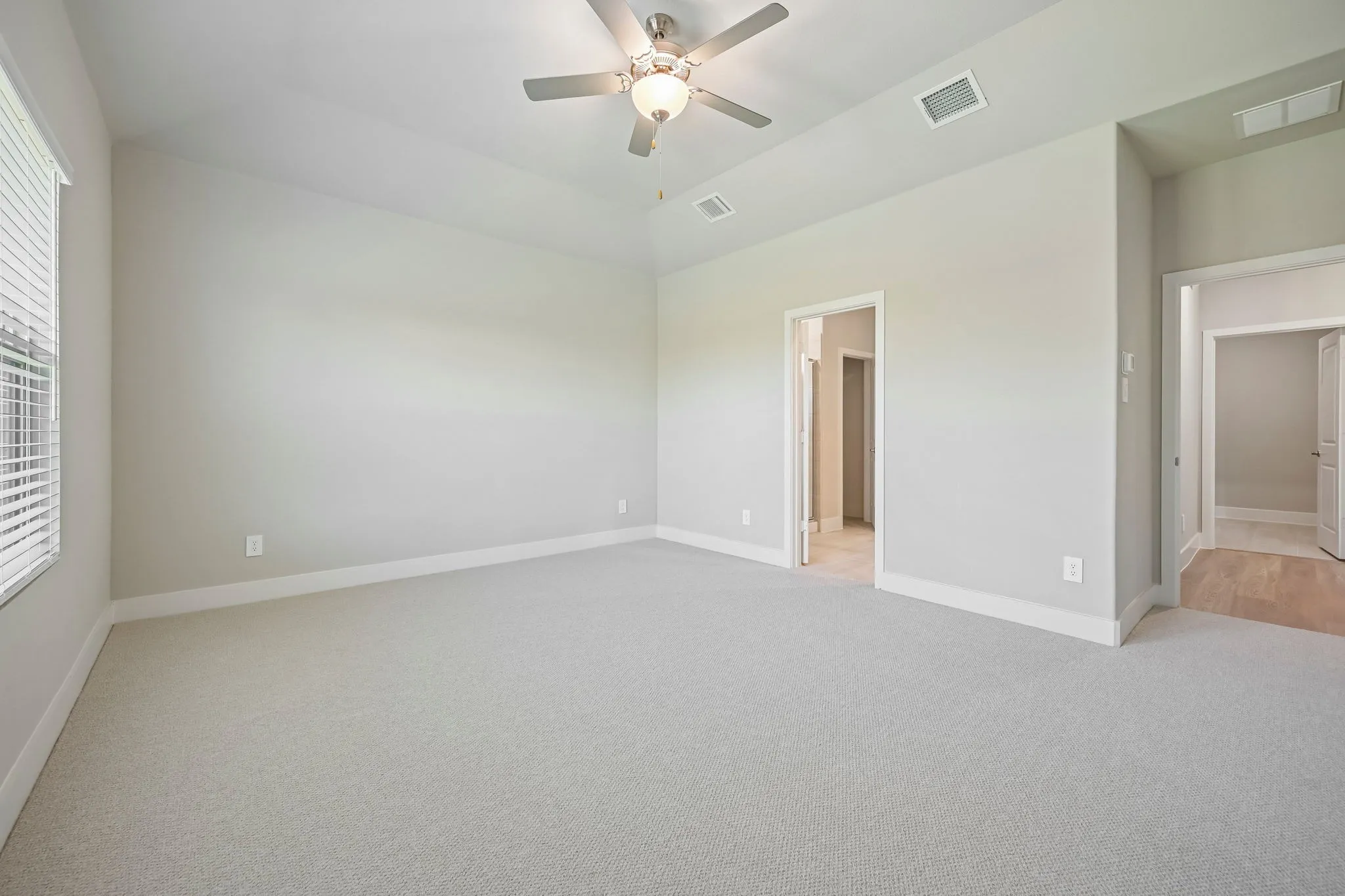  Photo is not of the actual home, but is an inspirational photo of builder’s model home and may depict options, furnishings, and/or decorator features that are not included.
