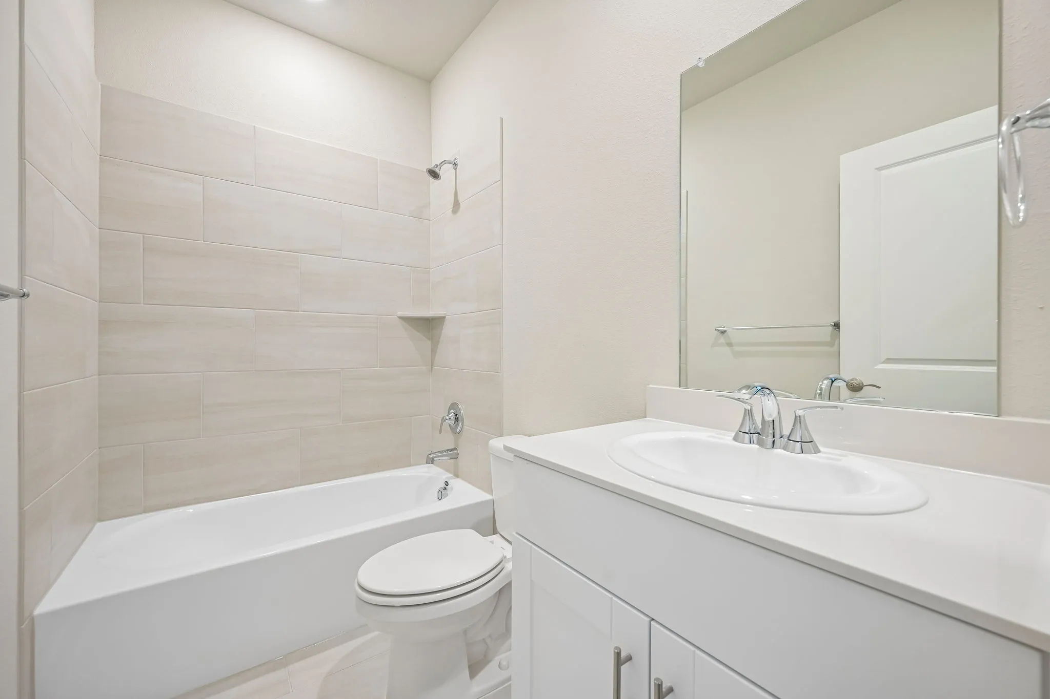  Photo is not of the actual home, but is an inspirational photo of builder’s model home and may depict options, furnishings, and/or decorator features that are not included.
