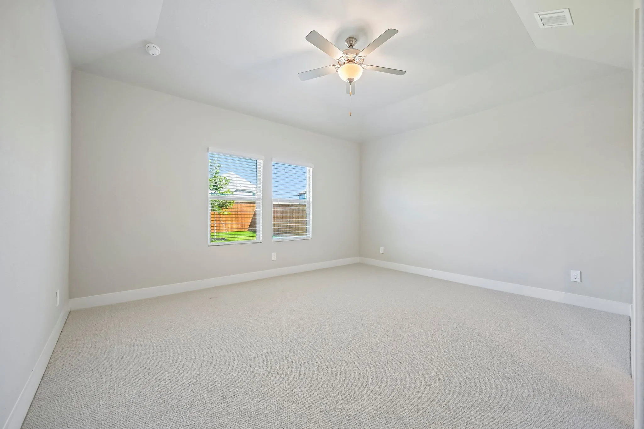  Photo is not of the actual home, but is an inspirational photo of builder’s model home and may depict options, furnishings, and/or decorator features that are not included.
