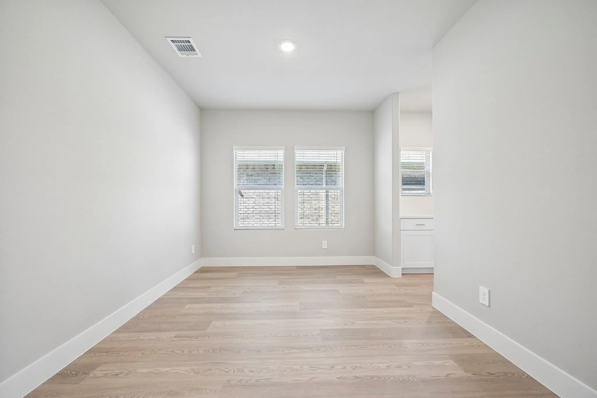  Photo is not of the actual home, but is an inspirational photo of builder’s model home and may depict options, furnishings, and/or decorator features that are not included.

