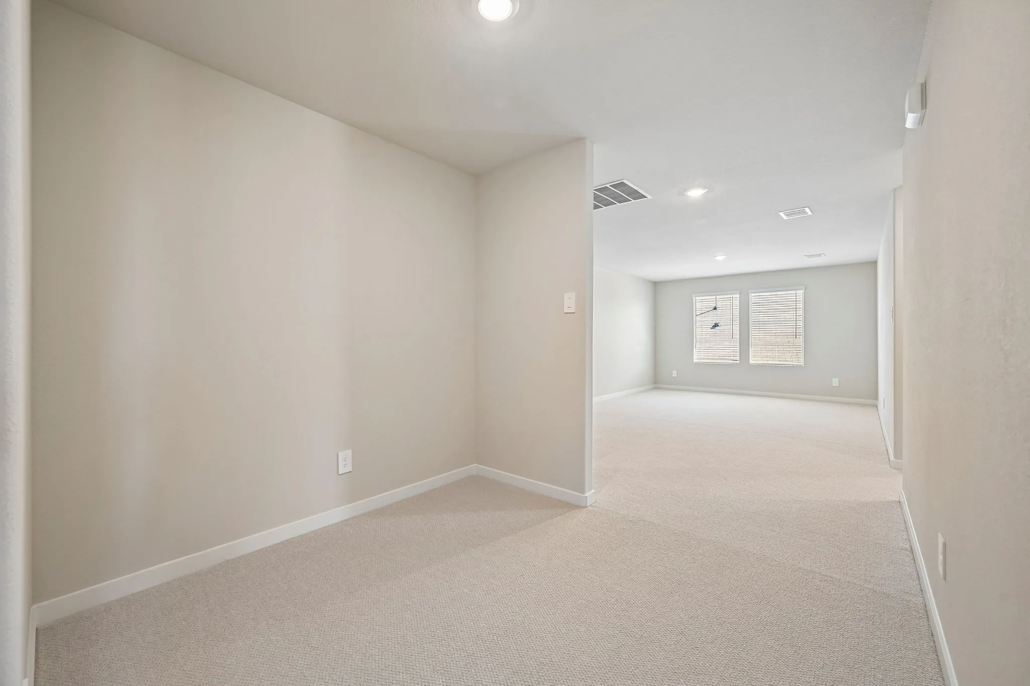  Photo is not of the actual home, but is an inspirational photo of builder’s model home and may depict options, furnishings, and/or decorator features that are not included.

