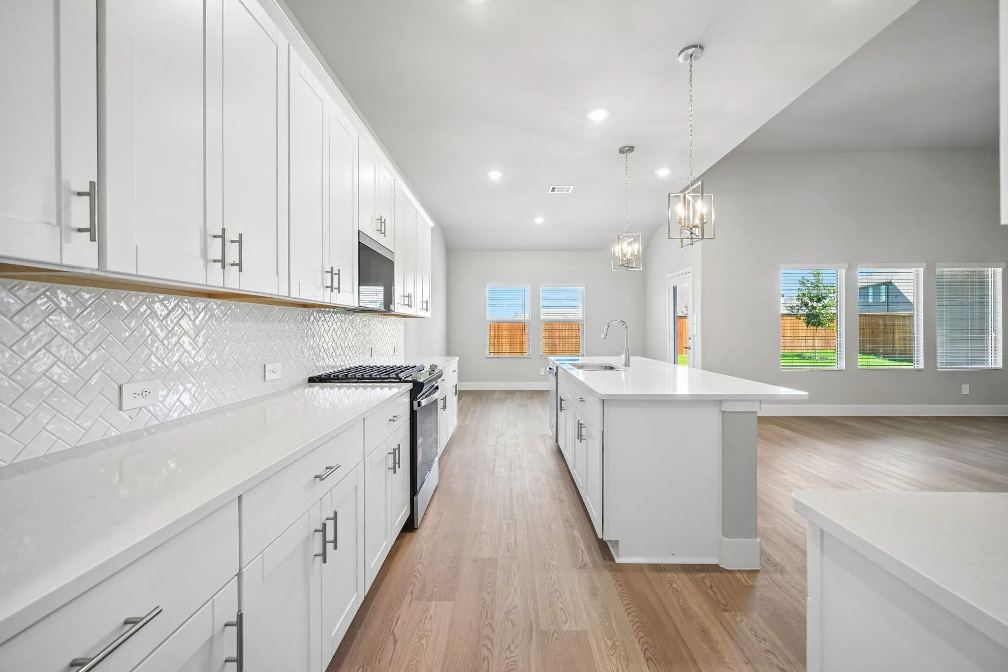  Photo is not of the actual home, but is an inspirational photo of builder’s model home and may depict options, furnishings, and/or decorator features that are not included.
