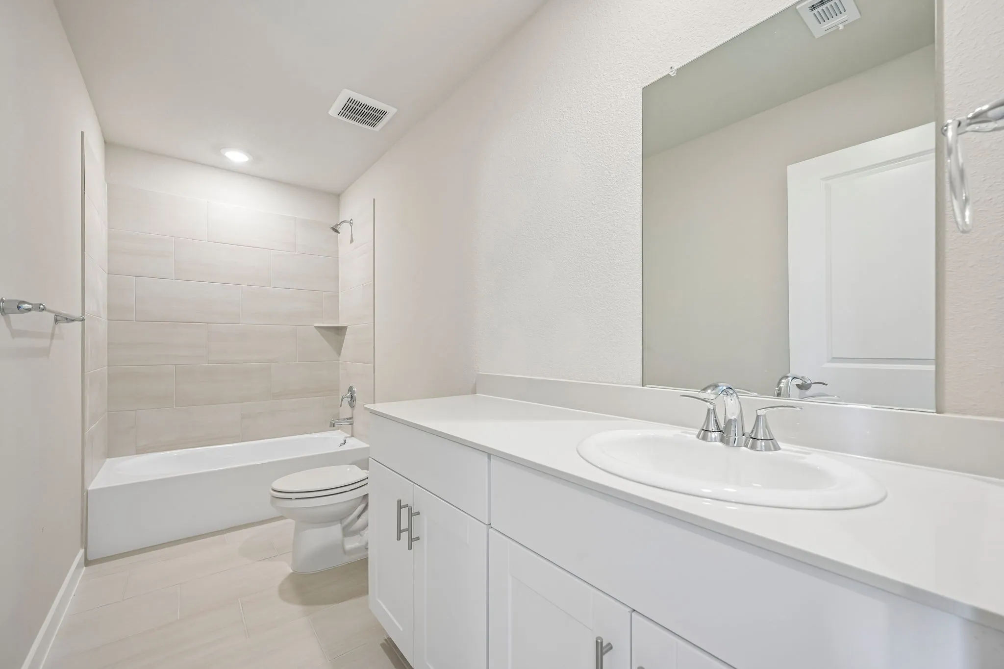  Photo is not of the actual home, but is an inspirational photo of builder’s model home and may depict options, furnishings, and/or decorator features that are not included.
