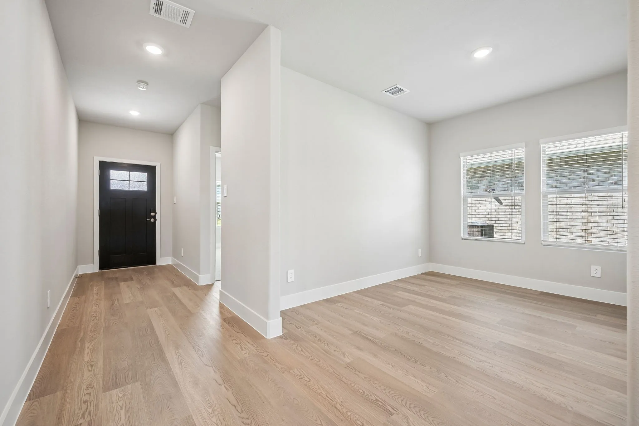  Photo is not of the actual home, but is an inspirational photo of builder’s model home and may depict options, furnishings, and/or decorator features that are not included.
