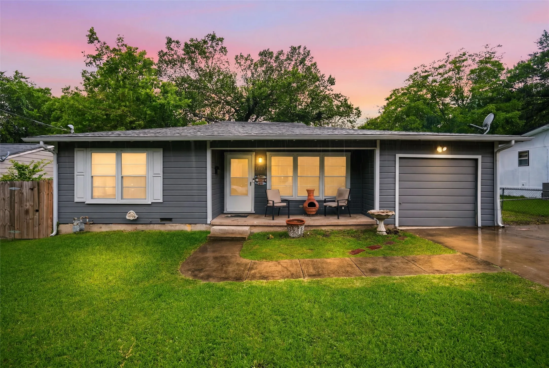 Single Family Residence For Sale in Ellis County , 1307 N Gaines Street, Ennis, Texas 75119, 3 Bedrooms, 1 Bathroom, 1 Garage spaces, 1,324 Sqft, built in 1958, Price $212,500, mls#21300708, Real Estate Agent in Ennis, Homes For Sale in Ellis county, Homes For Sale in Ennis, Realtor in Ennis Texas, Real Estate Brokerage Independent Realty Texas, Luminita Cordes Realtor