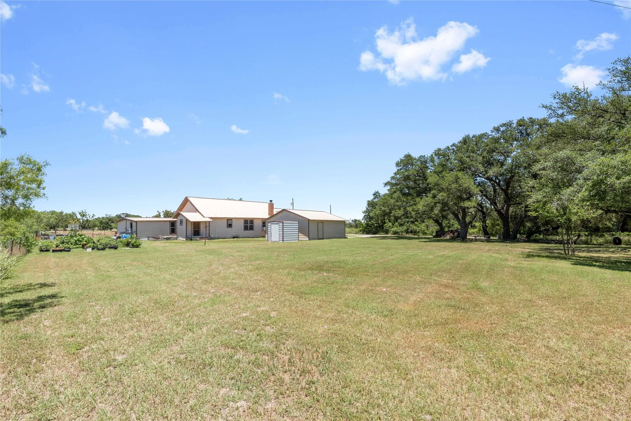 Single Family Residence For Sale in Brown County , 3800 County Road 112, Brownwood, Texas 76801, 4 Bedroom, 1 Bathroom, 2 Garage spaces, 1,916 Sqft, built in 0, mls#21307401, Real Estate Agent in Brownwood, Homes For Sale in Brown county, Homes For Sale in Brownwood, Realtor in Brownwood Texas, Real Estate Brokerage Independent Realty Texas, Luminita Cordes Realtor