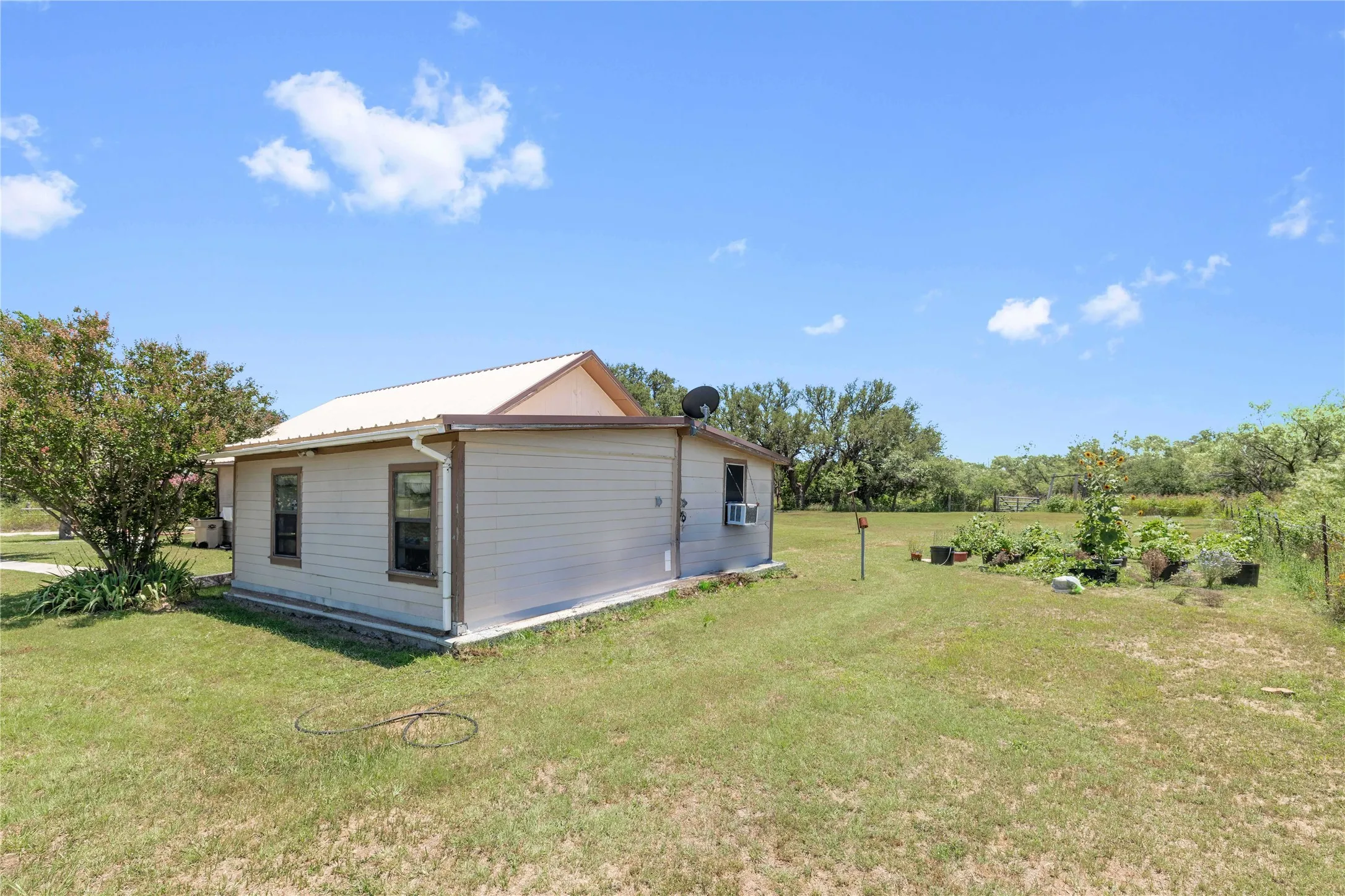 Single Family Residence For Sale in Brown County , 3800 County Road 112, Brownwood, Texas 76801, 4 Bedroom, 1 Bathroom, 2 Garage spaces, 1,916 Sqft, built in 0, mls#21307401, Real Estate Agent in Brownwood, Homes For Sale in Brown county, Homes For Sale in Brownwood, Realtor in Brownwood Texas, Real Estate Brokerage Independent Realty Texas, Luminita Cordes Realtor
