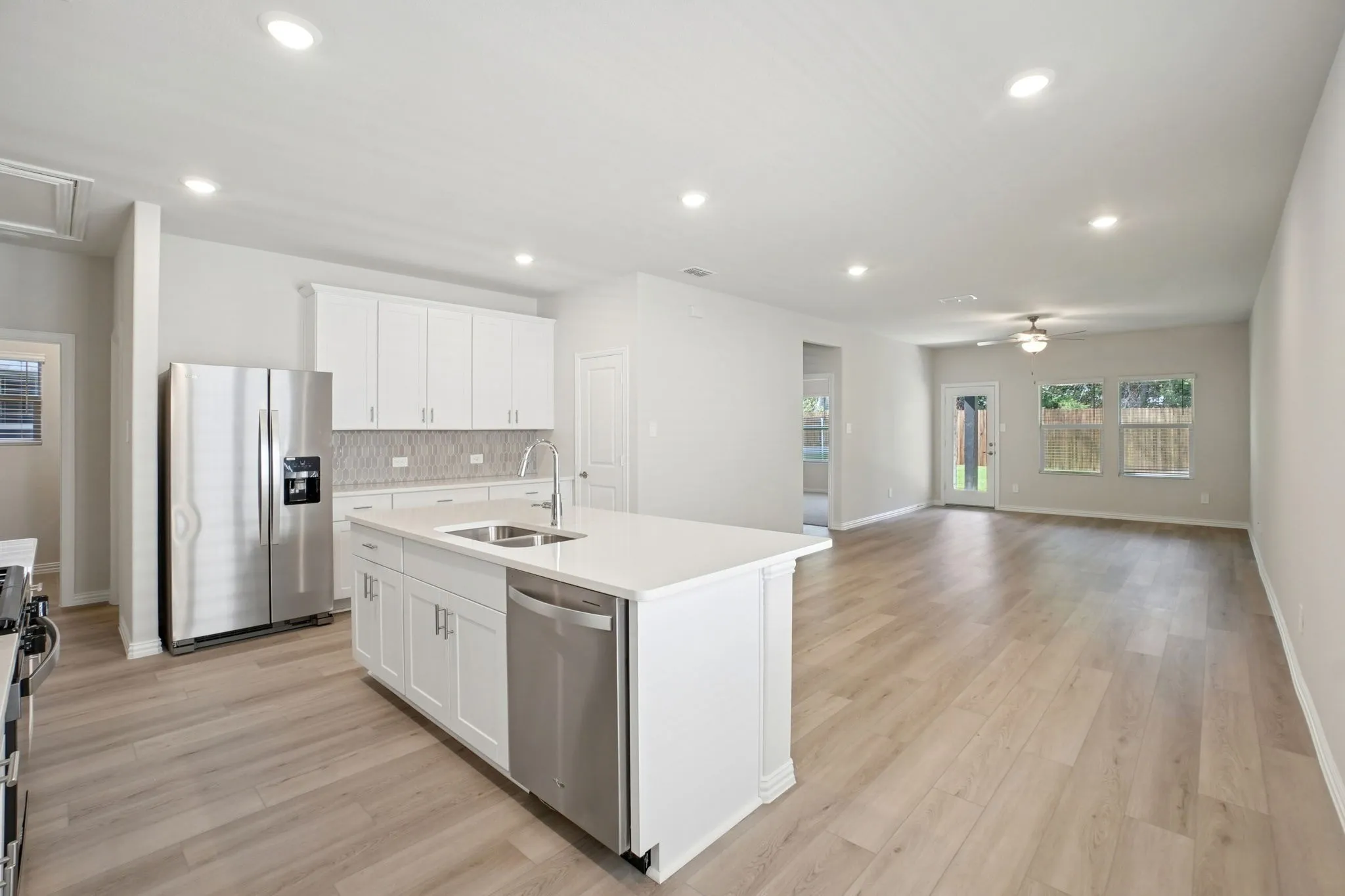  Photo is not of the actual home, but is an inspirational photo of builder’s model home and may depict options, furnishings, and/or decorator features that are not included.
