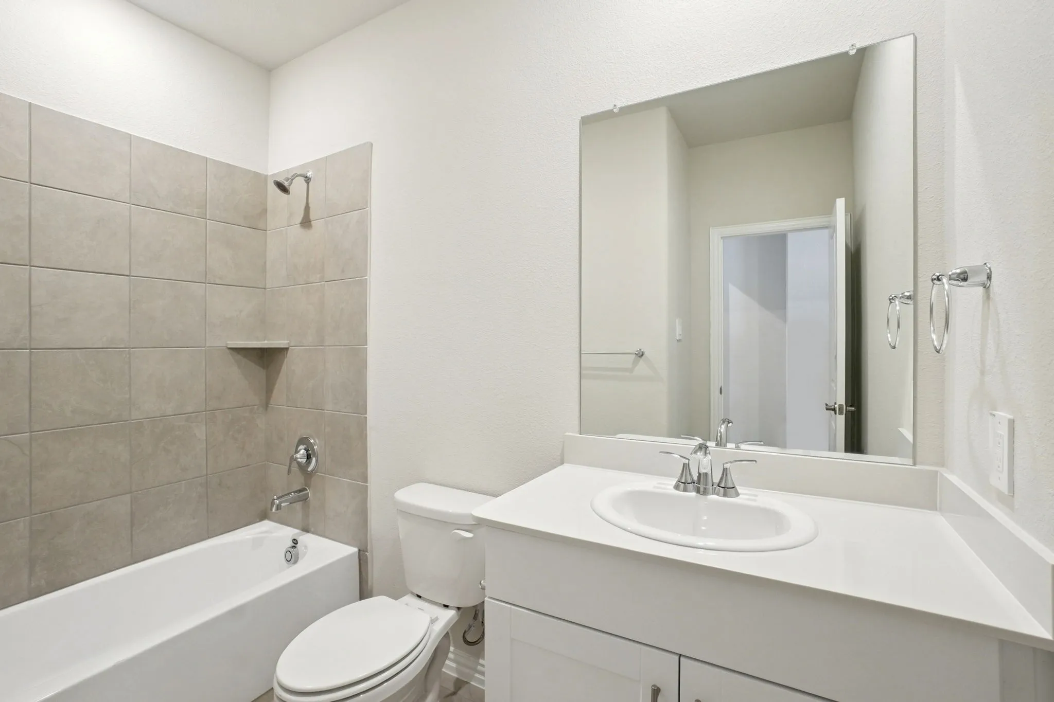  Photo is not of the actual home, but is an inspirational photo of builder’s model home and may depict options, furnishings, and/or decorator features that are not included.
