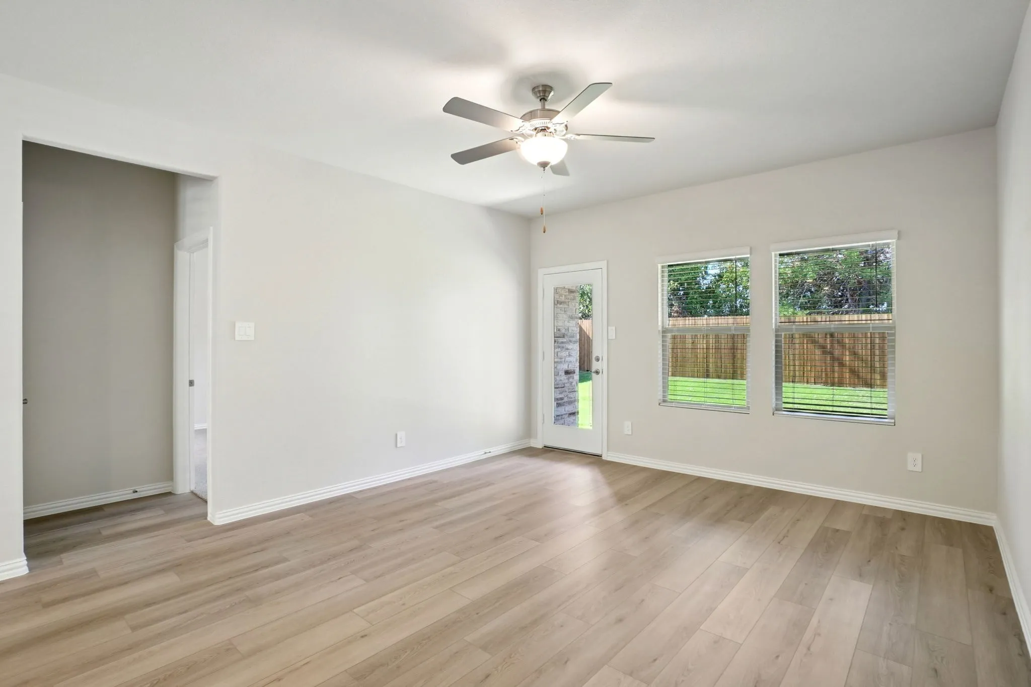  Photo is not of the actual home, but is an inspirational photo of builder’s model home and may depict options, furnishings, and/or decorator features that are not included.
