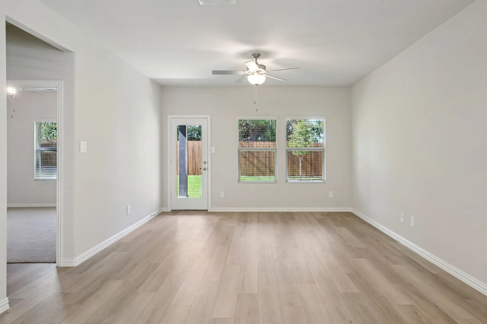  Photo is not of the actual home, but is an inspirational photo of builder’s model home and may depict options, furnishings, and/or decorator features that are not included.
