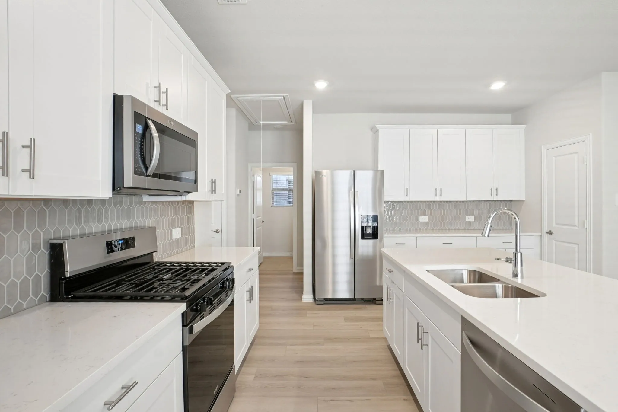  Photo is not of the actual home, but is an inspirational photo of builder’s model home and may depict options, furnishings, and/or decorator features that are not included.
