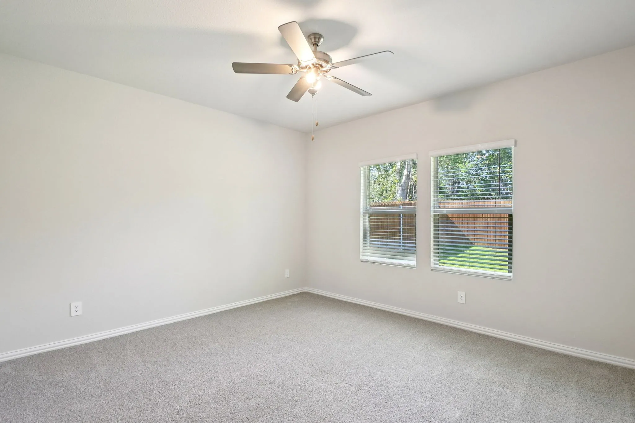  Photo is not of the actual home, but is an inspirational photo of builder’s model home and may depict options, furnishings, and/or decorator features that are not included.
