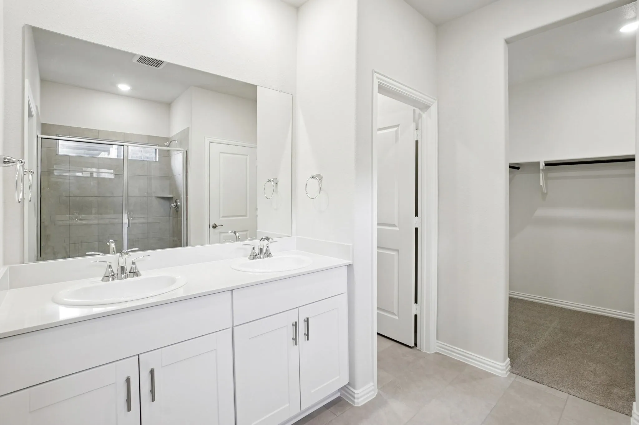 Photo is not of the actual home, but is an inspirational photo of builder’s model home and may depict options, furnishings, and/or decorator features that are not included.
