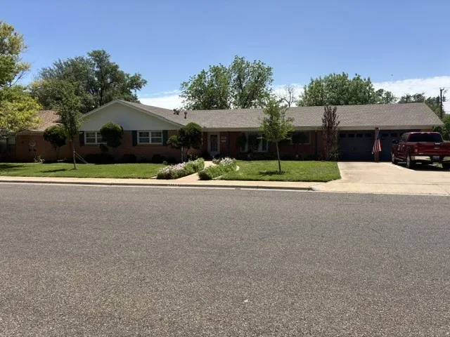 Single Family Residence For Sale in Ector County , 3740 Blossom Lane, Odessa, Texas 79762, 3 Bedrooms, 3 Bathrooms, 2 Garage spaces, 3,008 Sqft, built in 1959, Price $426,000, mls#21307535, Real Estate Agent in Odessa, Homes For Sale in Ector county, Homes For Sale in Odessa, Realtor in Odessa Texas, Real Estate Brokerage Independent Realty Texas, Luminita Cordes Realtor