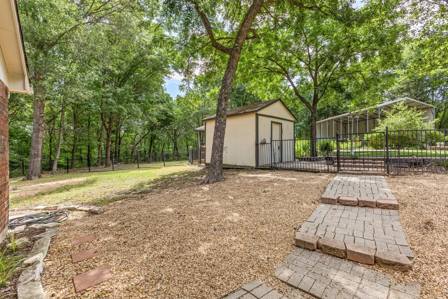 Single Family Residence For Sale in Dallas County , 5320 Hidden Court, Garland, Texas 75043, 3 Bedroom, 3 Bathroom, 2 Garage spaces, 2,065 Sqft, built in 1987, mls#21307550, Real Estate Agent in Garland, Homes For Sale in Dallas county, Homes For Sale in Garland, Realtor in Garland Texas, Real Estate Brokerage Independent Realty Texas, Luminita Cordes Realtor