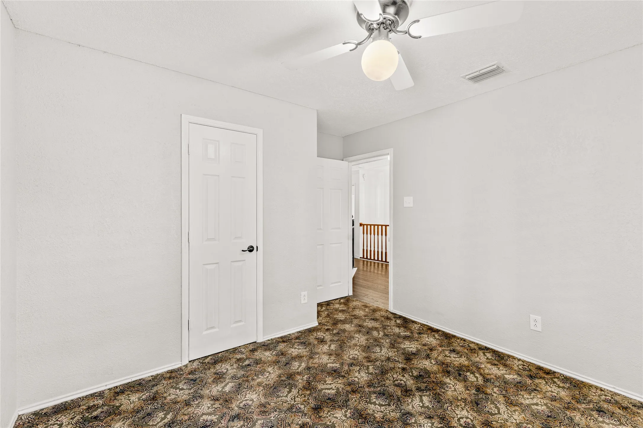 Single Family Residence For Sale in Dallas County , 5320 Hidden Court, Garland, Texas 75043, 3 Bedroom, 3 Bathroom, 2 Garage spaces, 2,065 Sqft, built in 1987, mls#21307550, Real Estate Agent in Garland, Homes For Sale in Dallas county, Homes For Sale in Garland, Realtor in Garland Texas, Real Estate Brokerage Independent Realty Texas, Luminita Cordes Realtor