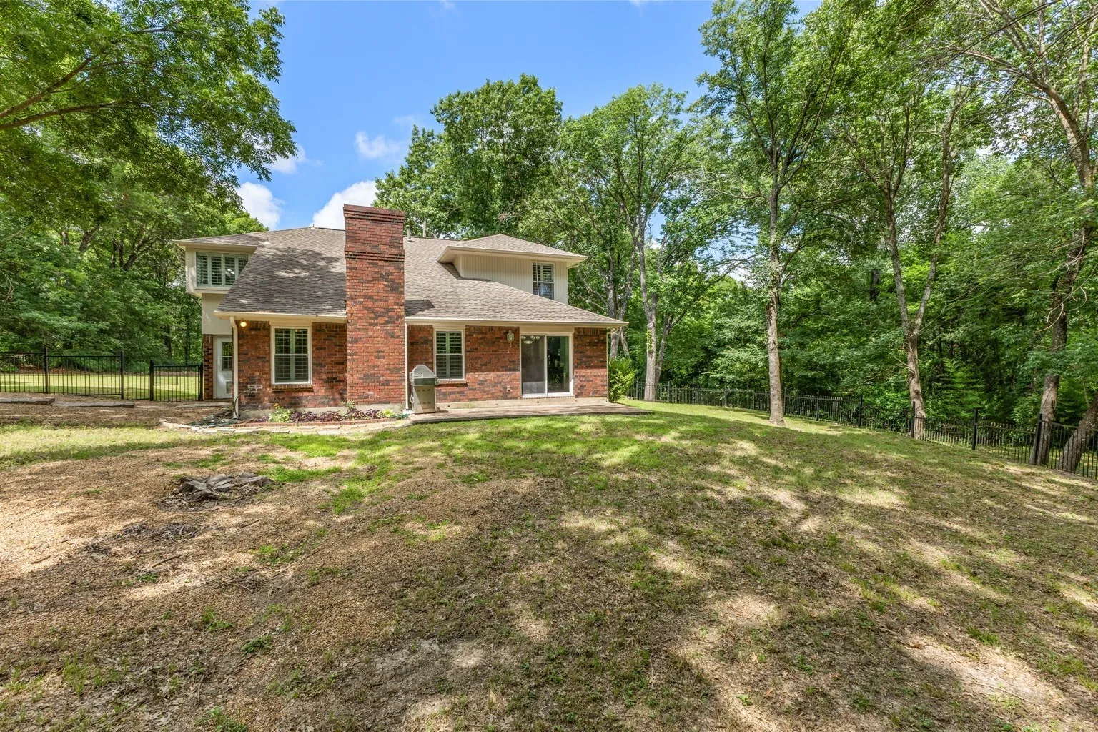 Single Family Residence For Sale in Dallas County , 5320 Hidden Court, Garland, Texas 75043, 3 Bedroom, 3 Bathroom, 2 Garage spaces, 2,065 Sqft, built in 1987, mls#21307550, Real Estate Agent in Garland, Homes For Sale in Dallas county, Homes For Sale in Garland, Realtor in Garland Texas, Real Estate Brokerage Independent Realty Texas, Luminita Cordes Realtor