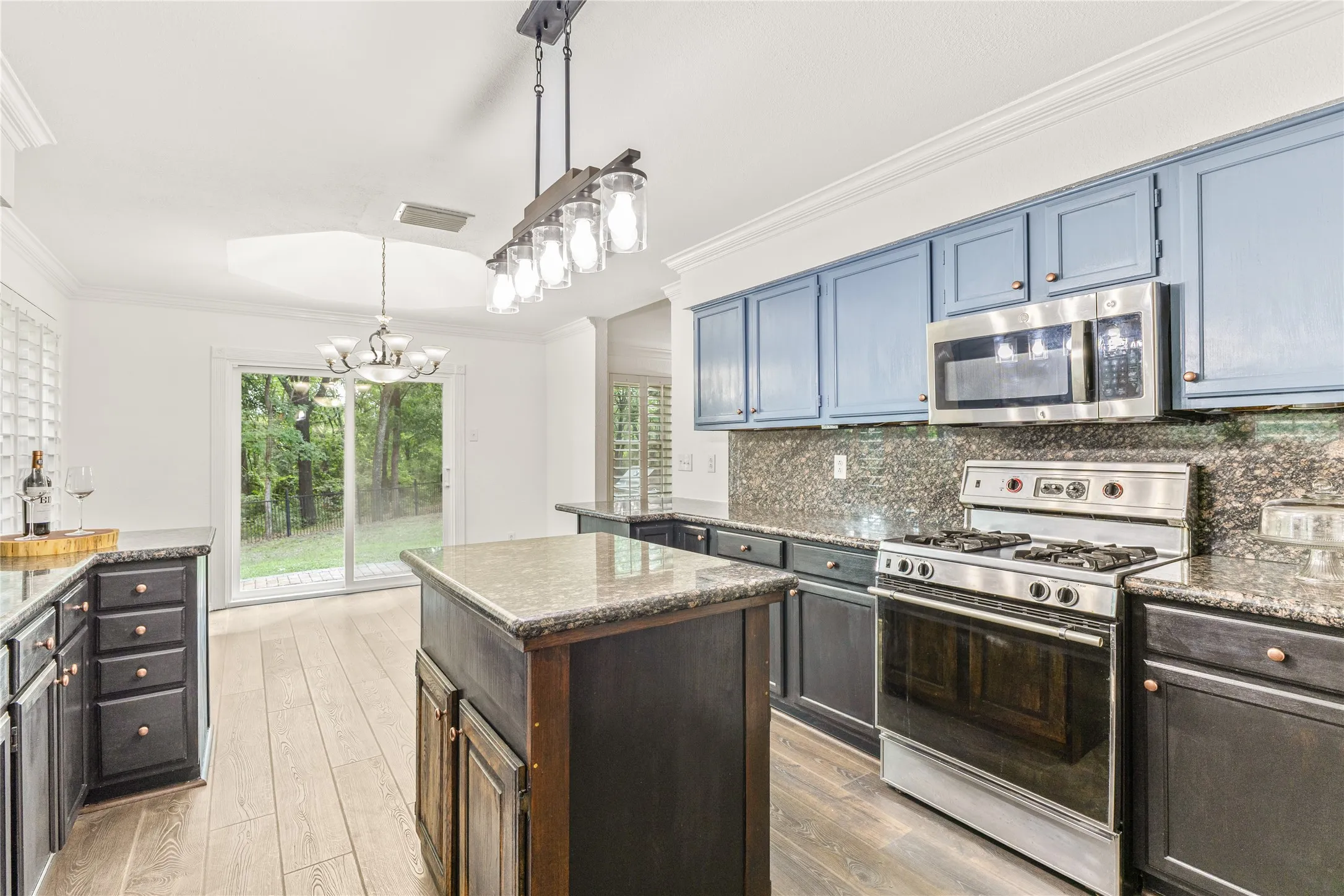 Single Family Residence For Sale in Dallas County , 5320 Hidden Court, Garland, Texas 75043, 3 Bedroom, 3 Bathroom, 2 Garage spaces, 2,065 Sqft, built in 1987, mls#21307550, Real Estate Agent in Garland, Homes For Sale in Dallas county, Homes For Sale in Garland, Realtor in Garland Texas, Real Estate Brokerage Independent Realty Texas, Luminita Cordes Realtor