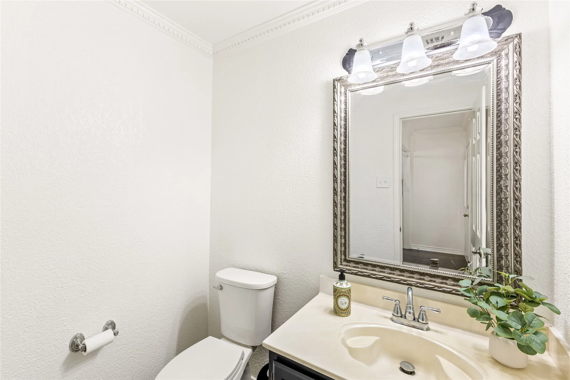 Single Family Residence For Sale in Dallas County , 5320 Hidden Court, Garland, Texas 75043, 3 Bedroom, 3 Bathroom, 2 Garage spaces, 2,065 Sqft, built in 1987, mls#21307550, Real Estate Agent in Garland, Homes For Sale in Dallas county, Homes For Sale in Garland, Realtor in Garland Texas, Real Estate Brokerage Independent Realty Texas, Luminita Cordes Realtor