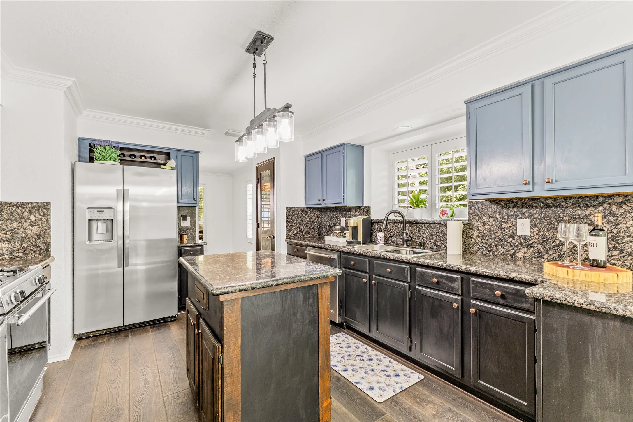 Single Family Residence For Sale in Dallas County , 5320 Hidden Court, Garland, Texas 75043, 3 Bedroom, 3 Bathroom, 2 Garage spaces, 2,065 Sqft, built in 1987, mls#21307550, Real Estate Agent in Garland, Homes For Sale in Dallas county, Homes For Sale in Garland, Realtor in Garland Texas, Real Estate Brokerage Independent Realty Texas, Luminita Cordes Realtor