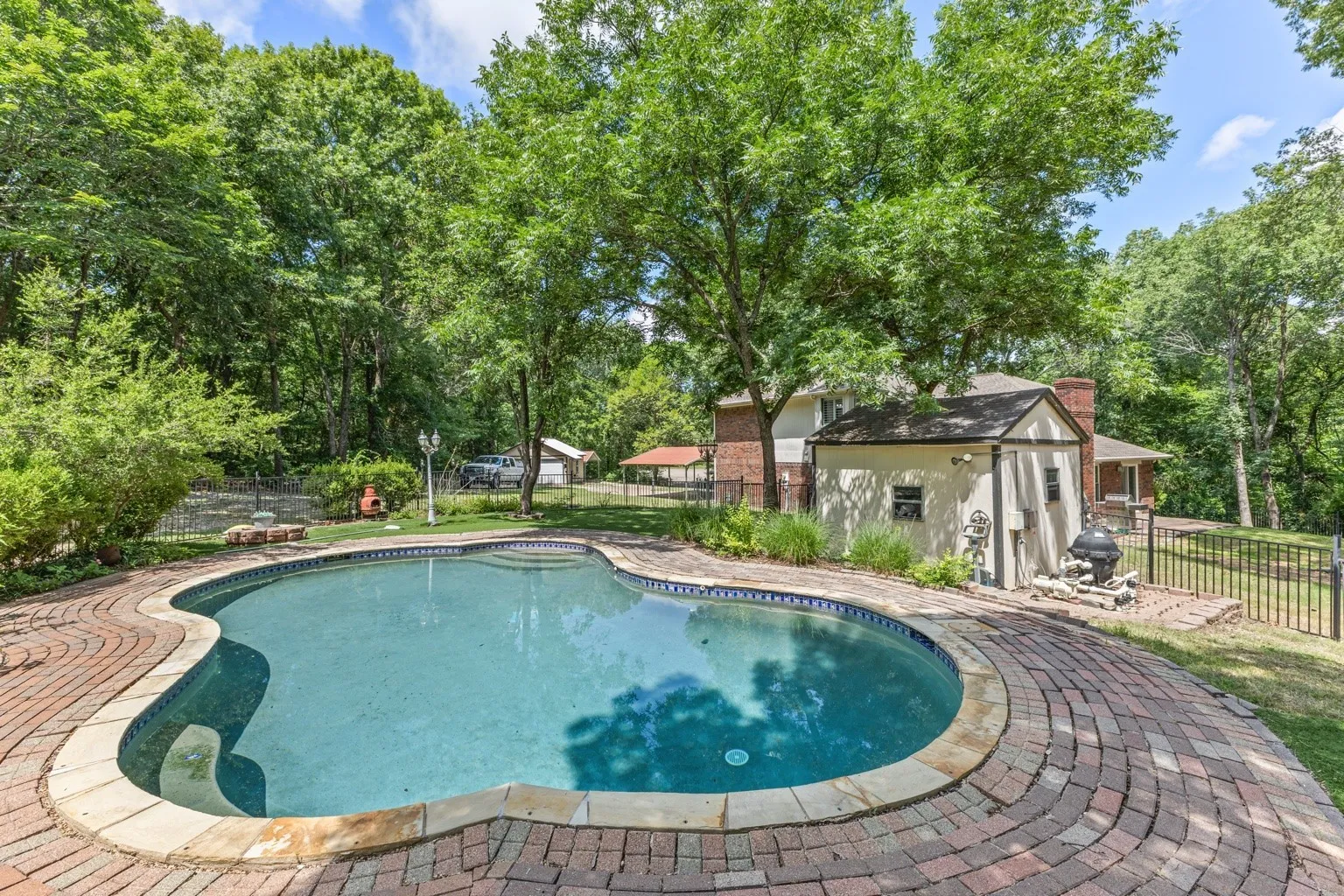 Single Family Residence For Sale in Dallas County , 5320 Hidden Court, Garland, Texas 75043, 3 Bedroom, 3 Bathroom, 2 Garage spaces, 2,065 Sqft, built in 1987, mls#21307550, Real Estate Agent in Garland, Homes For Sale in Dallas county, Homes For Sale in Garland, Realtor in Garland Texas, Real Estate Brokerage Independent Realty Texas, Luminita Cordes Realtor