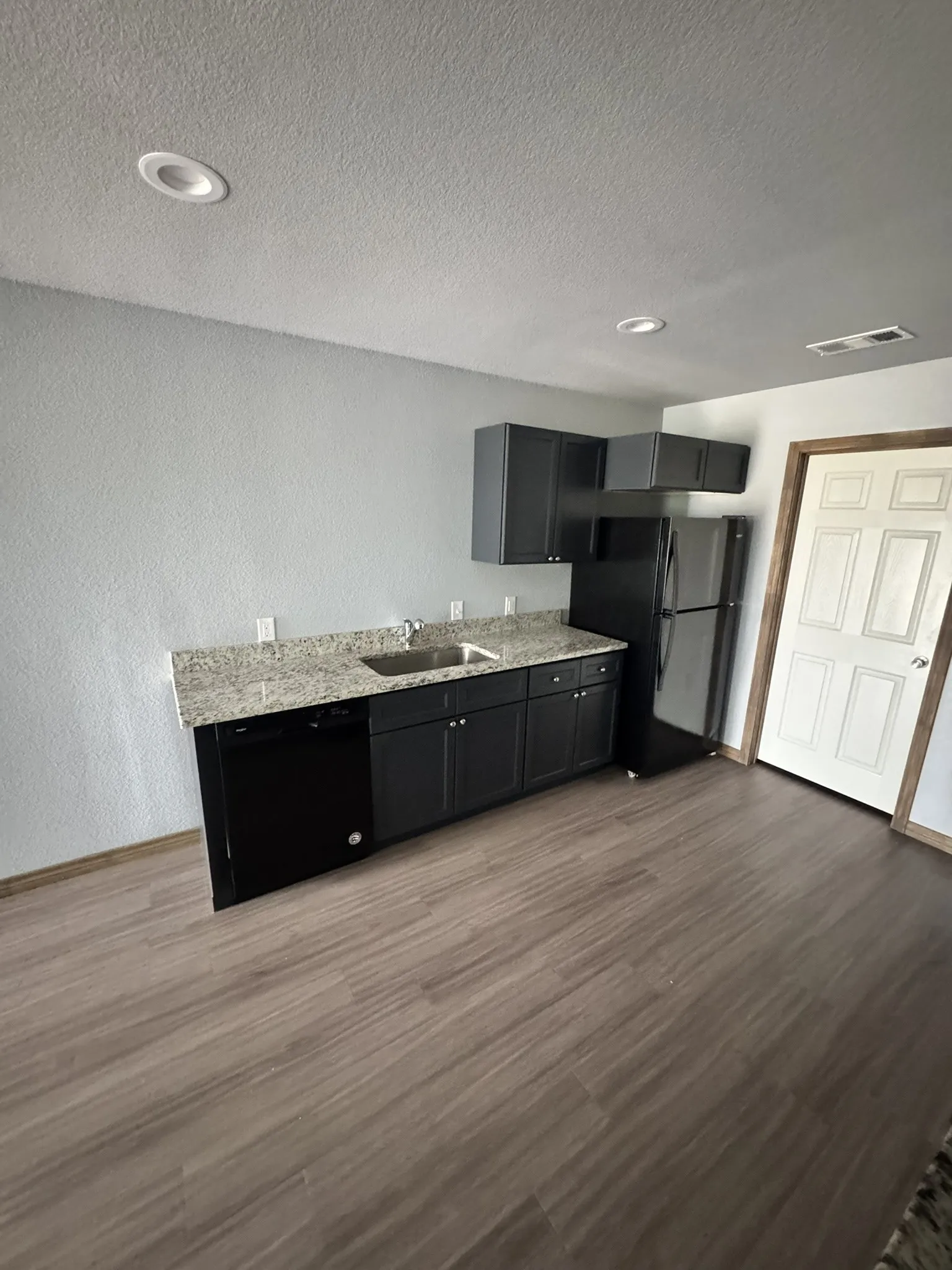 Spacious Kitchen with granite Countertops