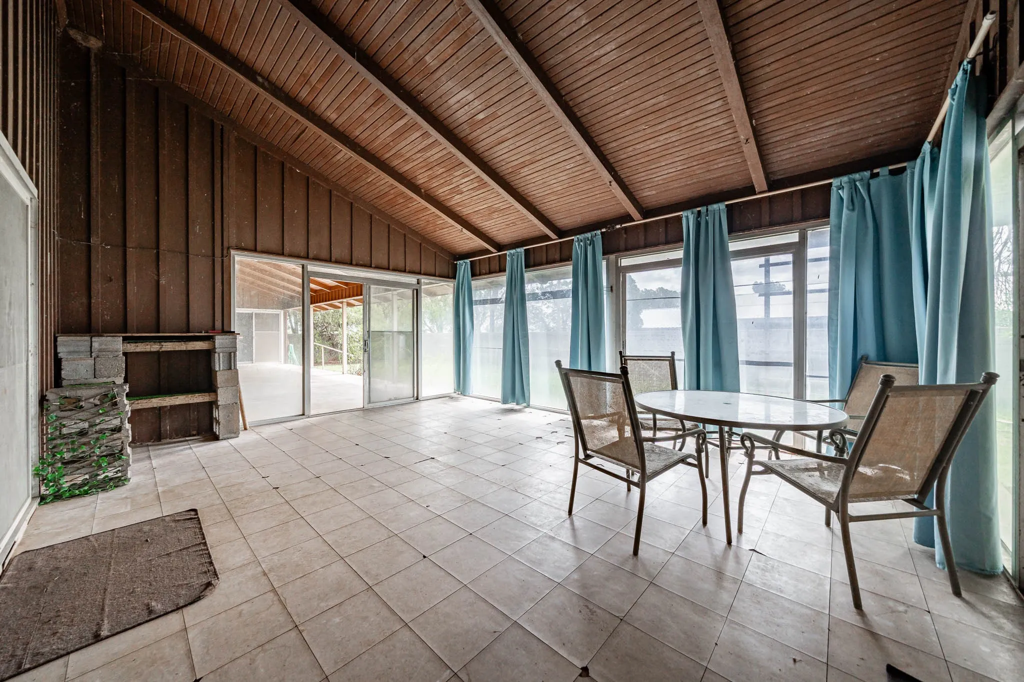 Single Family Residence For Sale in Haskell County , 1527 CR 165, Rochester, Texas 79544, 4 Bedroom, 3 Bathroom, 2 Garage spaces, 2,874 Sqft, built in 1958, mls#21307442, Real Estate Agent in Rochester, Homes For Sale in Haskell county, Homes For Sale in Rochester, Realtor in Rochester Texas, Real Estate Brokerage Independent Realty Texas, Luminita Cordes Realtor