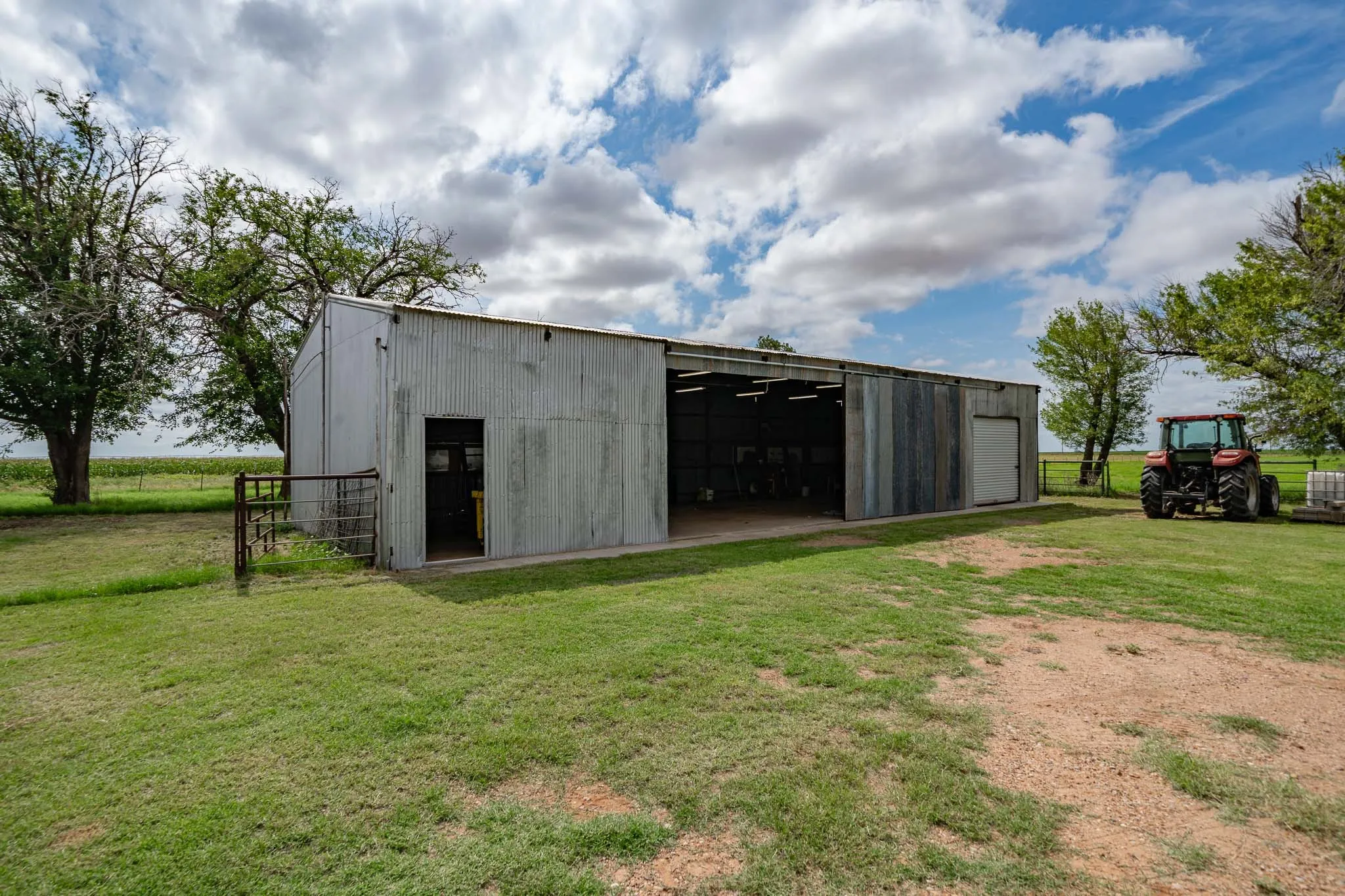 Single Family Residence For Sale in Haskell County , 1527 CR 165, Rochester, Texas 79544, 4 Bedroom, 3 Bathroom, 2 Garage spaces, 2,874 Sqft, built in 1958, mls#21307442, Real Estate Agent in Rochester, Homes For Sale in Haskell county, Homes For Sale in Rochester, Realtor in Rochester Texas, Real Estate Brokerage Independent Realty Texas, Luminita Cordes Realtor