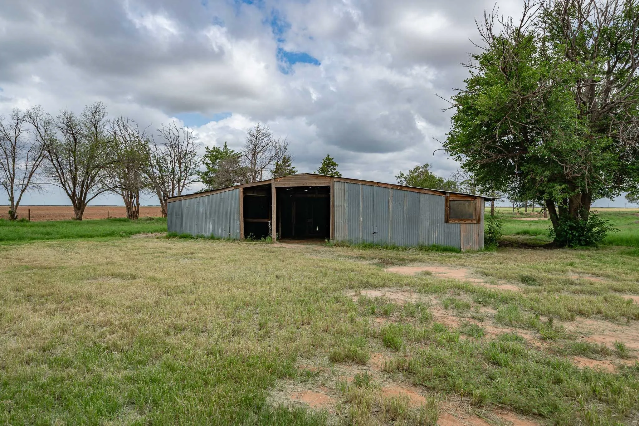 Single Family Residence For Sale in Haskell County , 1527 CR 165, Rochester, Texas 79544, 4 Bedroom, 3 Bathroom, 2 Garage spaces, 2,874 Sqft, built in 1958, mls#21307442, Real Estate Agent in Rochester, Homes For Sale in Haskell county, Homes For Sale in Rochester, Realtor in Rochester Texas, Real Estate Brokerage Independent Realty Texas, Luminita Cordes Realtor