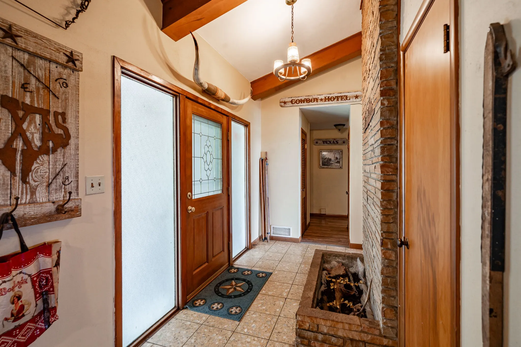 Single Family Residence For Sale in Haskell County , 1527 CR 165, Rochester, Texas 79544, 4 Bedroom, 3 Bathroom, 2 Garage spaces, 2,874 Sqft, built in 1958, mls#21307442, Real Estate Agent in Rochester, Homes For Sale in Haskell county, Homes For Sale in Rochester, Realtor in Rochester Texas, Real Estate Brokerage Independent Realty Texas, Luminita Cordes Realtor