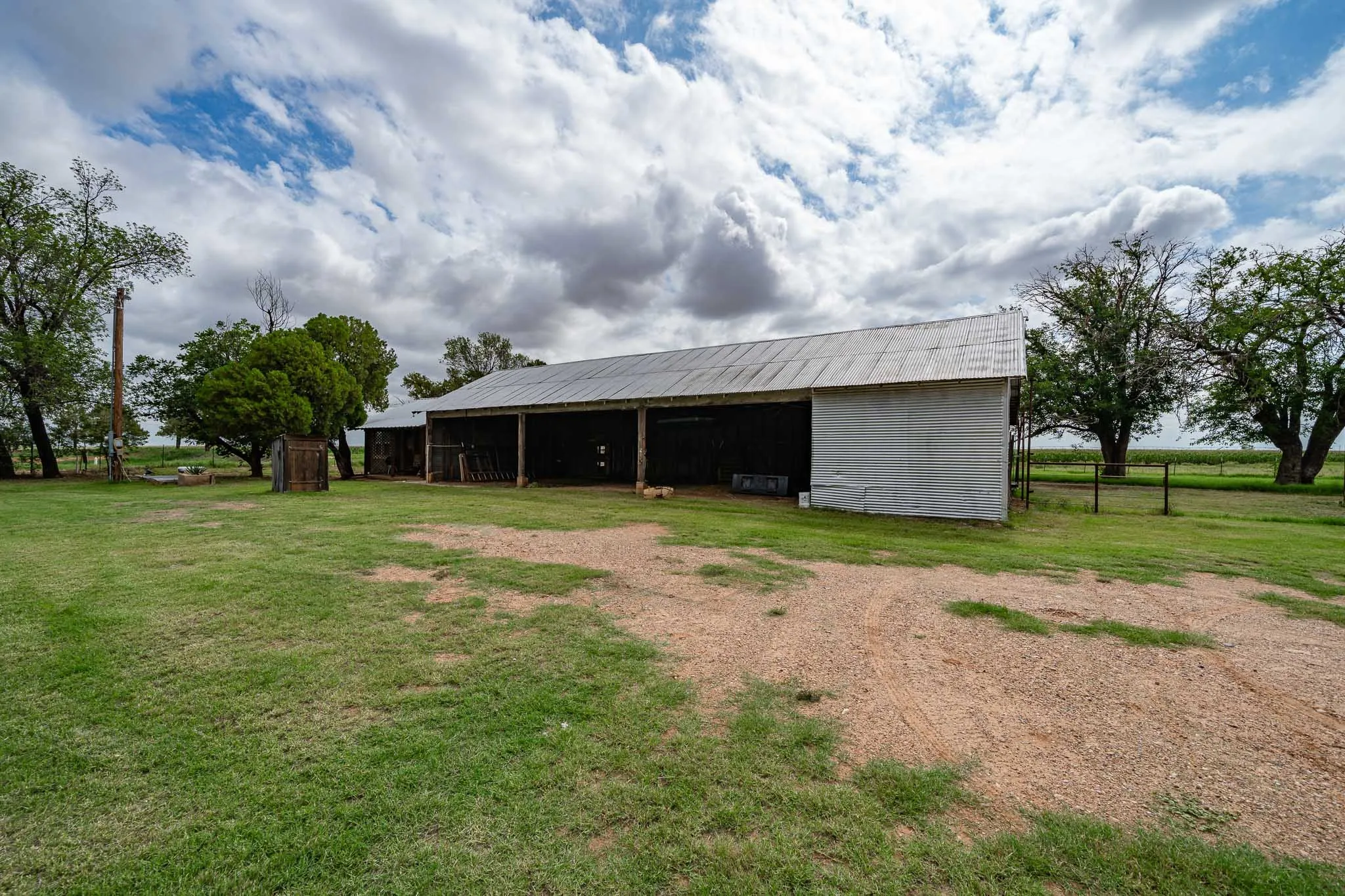 Single Family Residence For Sale in Haskell County , 1527 CR 165, Rochester, Texas 79544, 4 Bedroom, 3 Bathroom, 2 Garage spaces, 2,874 Sqft, built in 1958, mls#21307442, Real Estate Agent in Rochester, Homes For Sale in Haskell county, Homes For Sale in Rochester, Realtor in Rochester Texas, Real Estate Brokerage Independent Realty Texas, Luminita Cordes Realtor