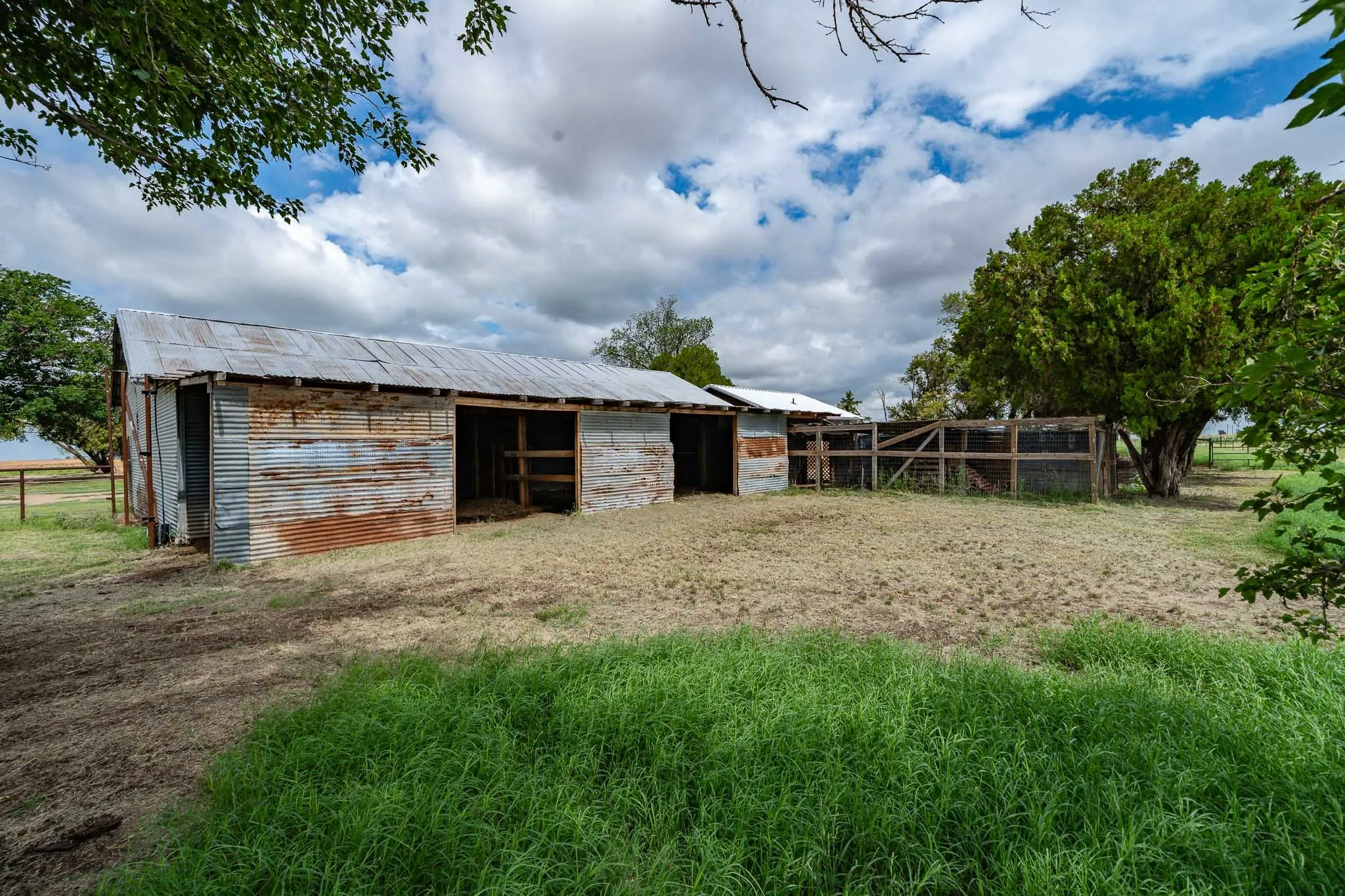 Single Family Residence For Sale in Haskell County , 1527 CR 165, Rochester, Texas 79544, 4 Bedroom, 3 Bathroom, 2 Garage spaces, 2,874 Sqft, built in 1958, mls#21307442, Real Estate Agent in Rochester, Homes For Sale in Haskell county, Homes For Sale in Rochester, Realtor in Rochester Texas, Real Estate Brokerage Independent Realty Texas, Luminita Cordes Realtor