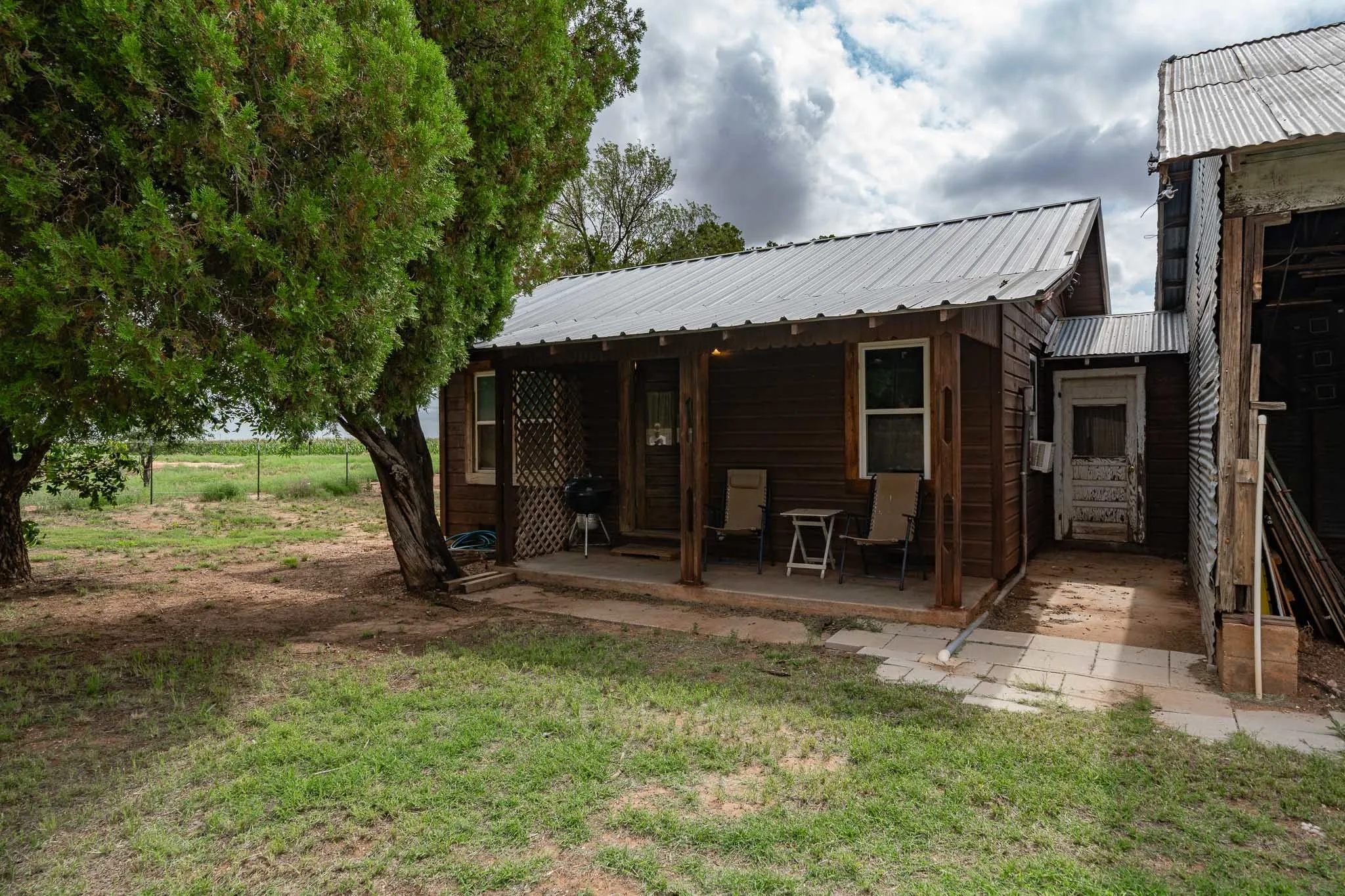 Single Family Residence For Sale in Haskell County , 1527 CR 165, Rochester, Texas 79544, 4 Bedroom, 3 Bathroom, 2 Garage spaces, 2,874 Sqft, built in 1958, mls#21307442, Real Estate Agent in Rochester, Homes For Sale in Haskell county, Homes For Sale in Rochester, Realtor in Rochester Texas, Real Estate Brokerage Independent Realty Texas, Luminita Cordes Realtor
