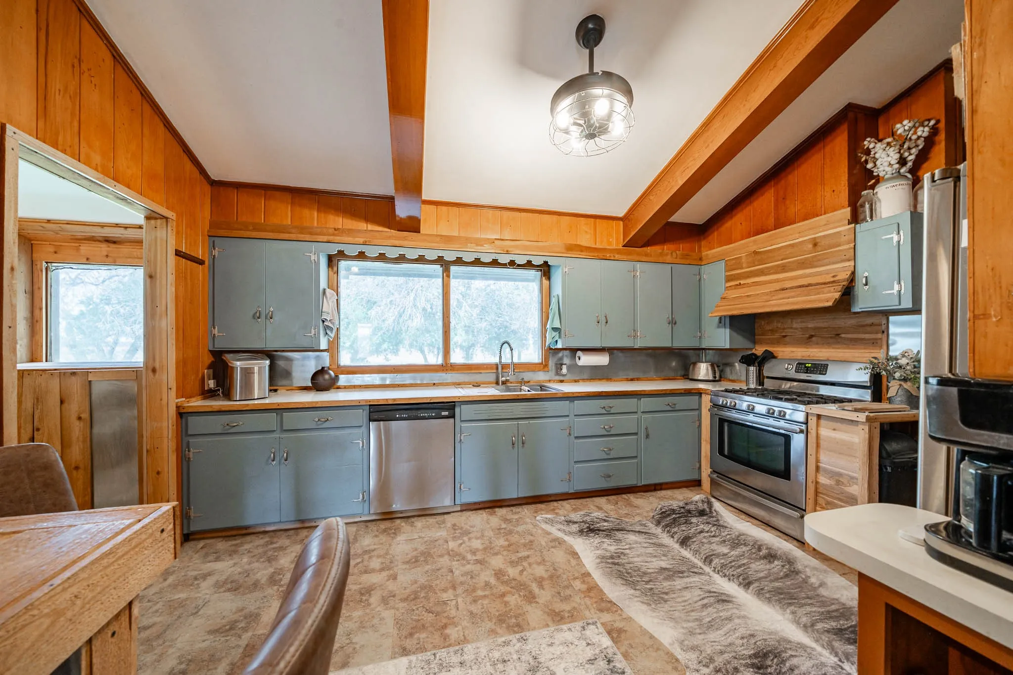 Single Family Residence For Sale in Haskell County , 1527 CR 165, Rochester, Texas 79544, 4 Bedroom, 3 Bathroom, 2 Garage spaces, 2,874 Sqft, built in 1958, mls#21307442, Real Estate Agent in Rochester, Homes For Sale in Haskell county, Homes For Sale in Rochester, Realtor in Rochester Texas, Real Estate Brokerage Independent Realty Texas, Luminita Cordes Realtor