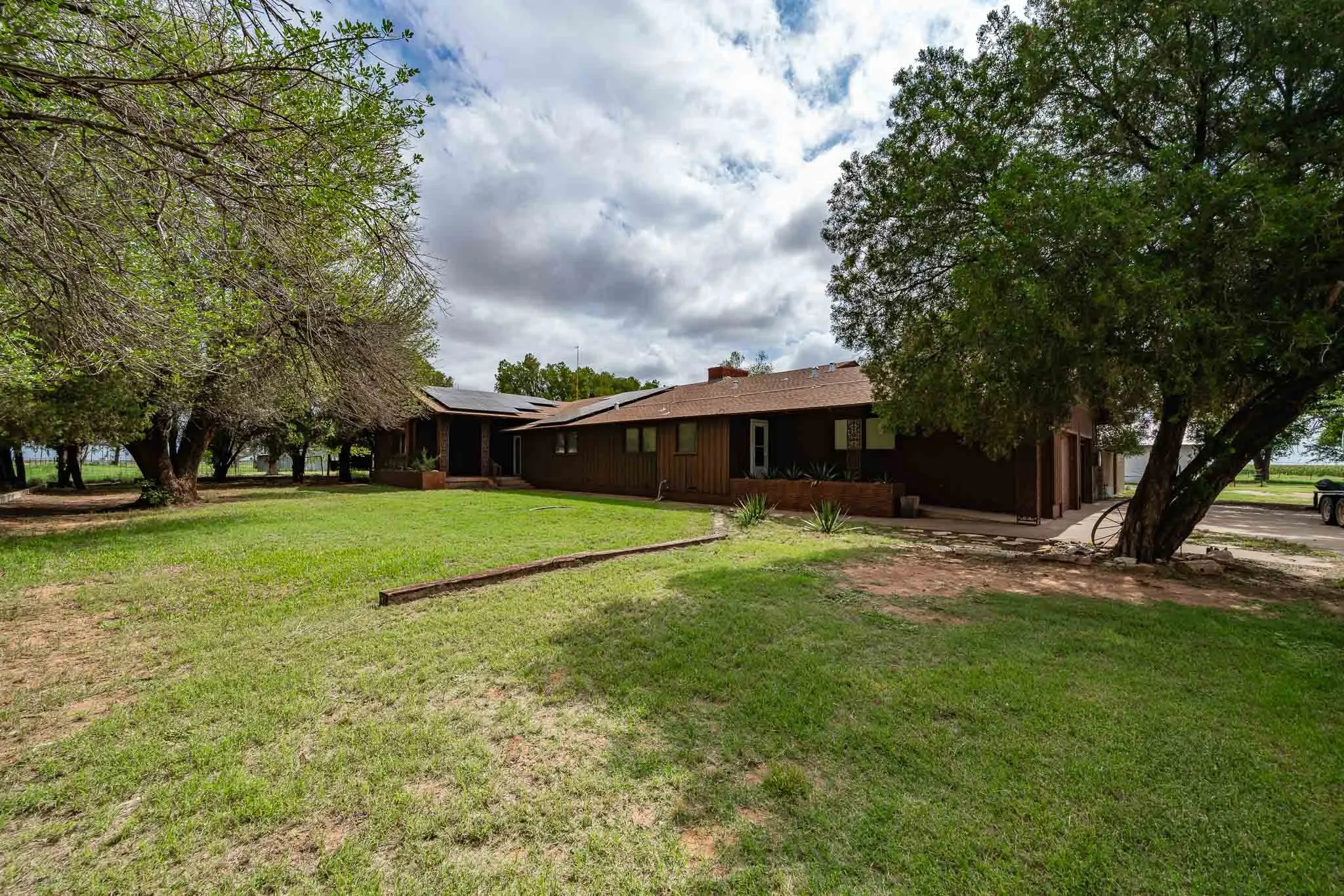 Single Family Residence For Sale in Haskell County , 1527 CR 165, Rochester, Texas 79544, 4 Bedroom, 3 Bathroom, 2 Garage spaces, 2,874 Sqft, built in 1958, mls#21307442, Real Estate Agent in Rochester, Homes For Sale in Haskell county, Homes For Sale in Rochester, Realtor in Rochester Texas, Real Estate Brokerage Independent Realty Texas, Luminita Cordes Realtor